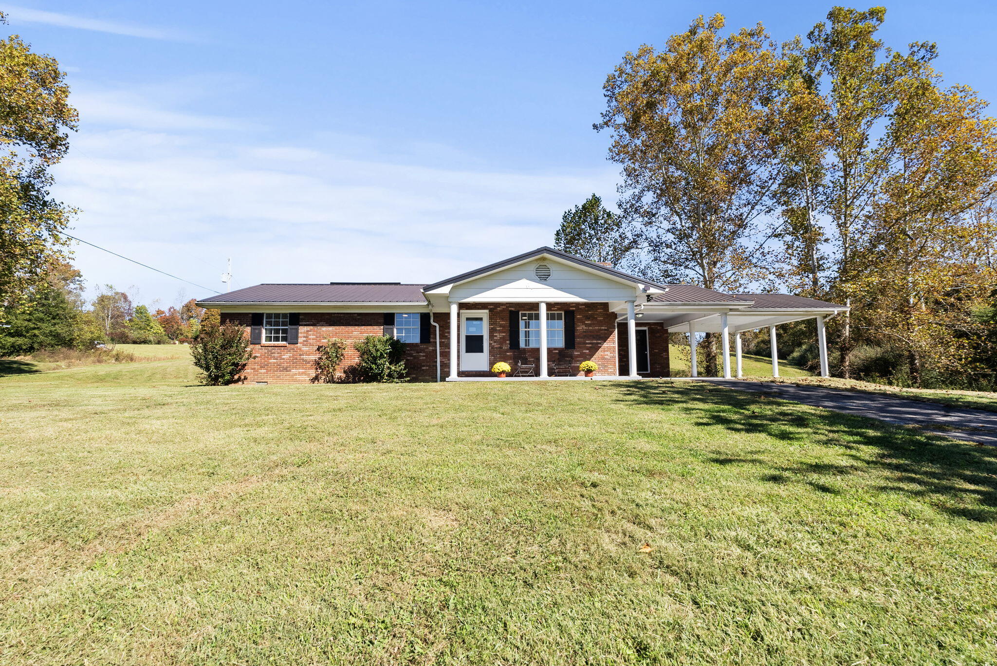 537 Bays Bend Road Property Photo 2