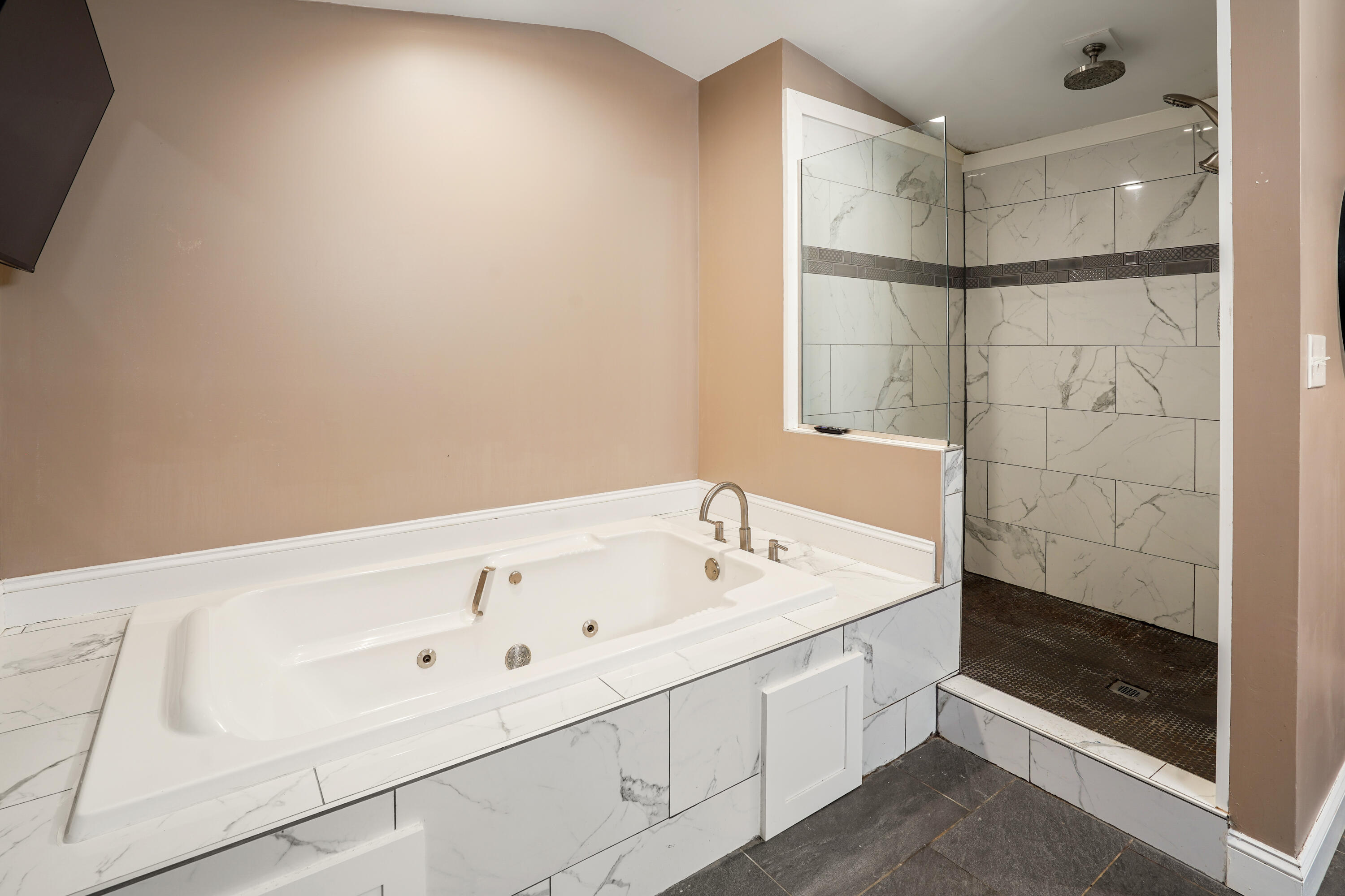 610 Haley Street Property Photo 25