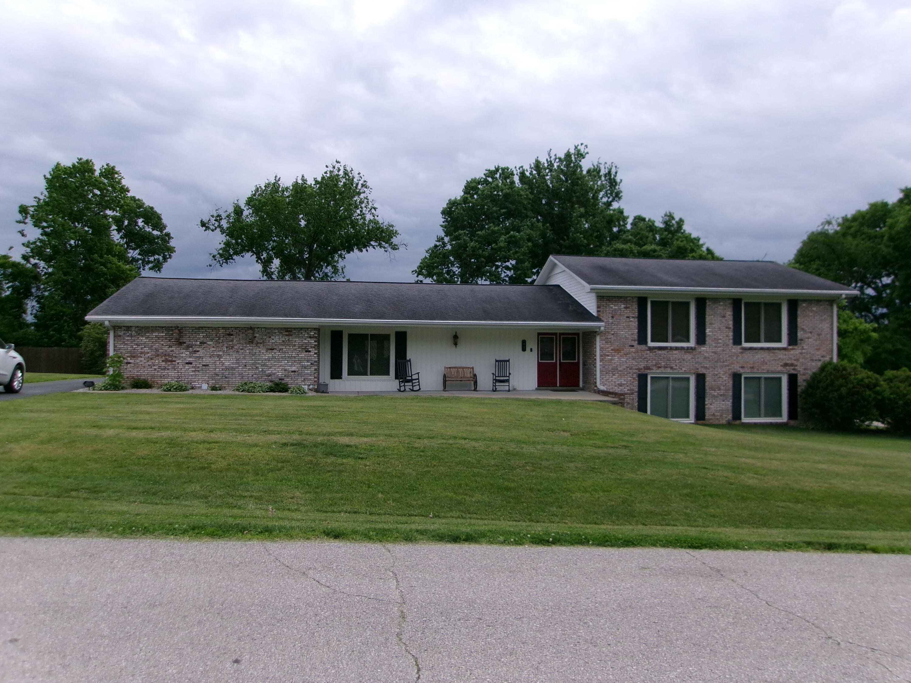 47 Timberlawn Circle Property Photo 1
