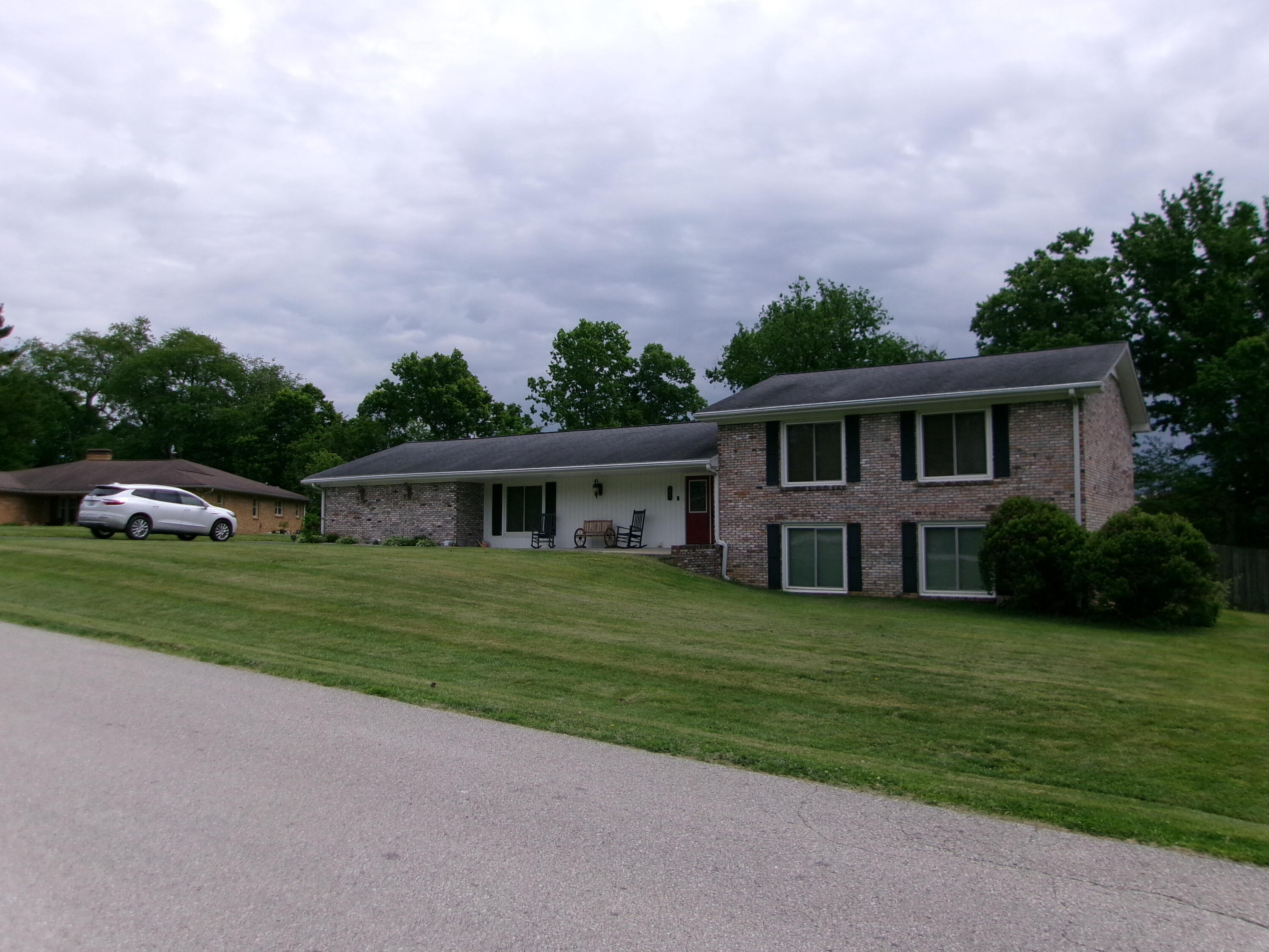 47 Timberlawn Circle Property Photo 2