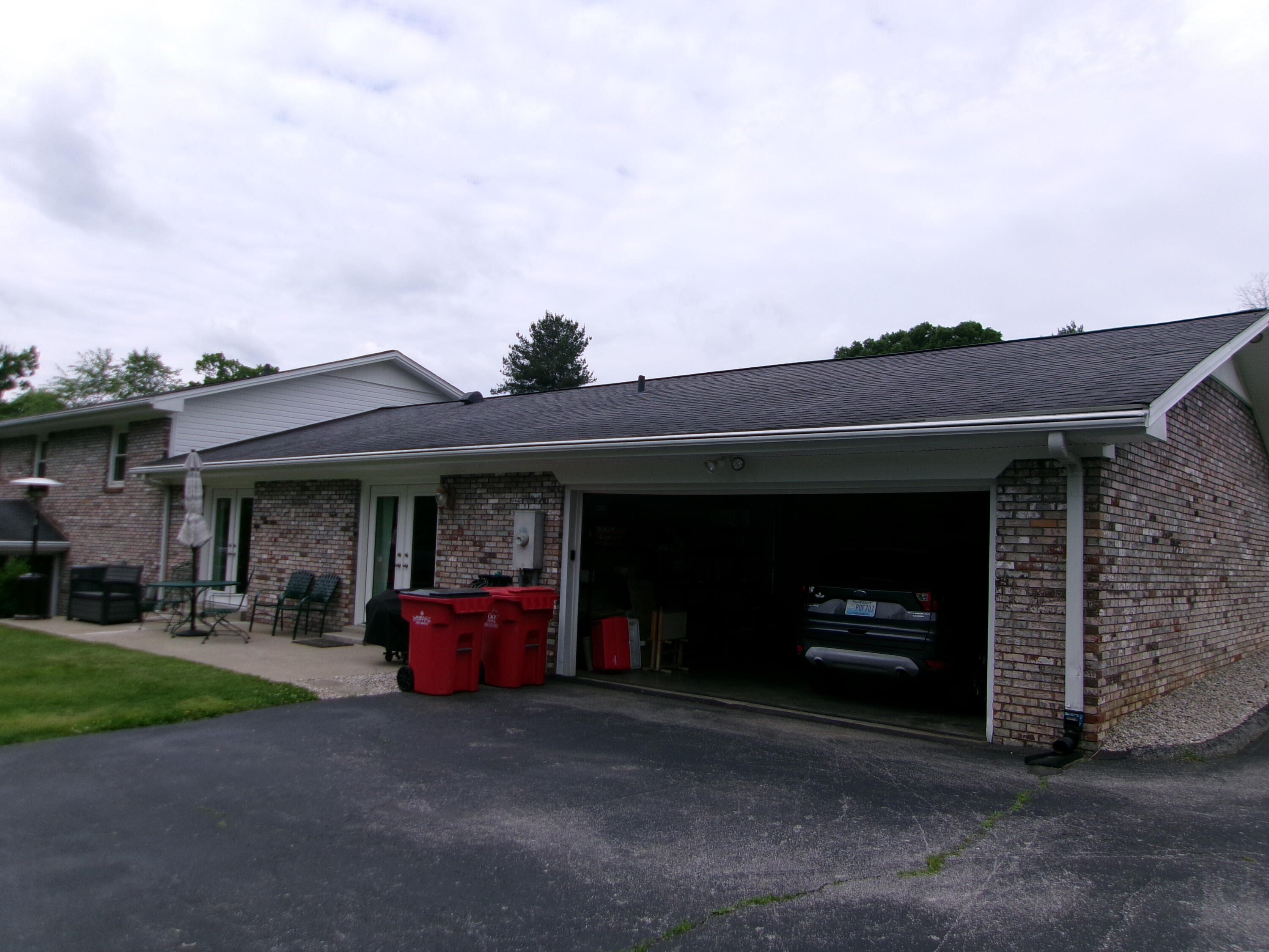 47 Timberlawn Circle Property Photo 4