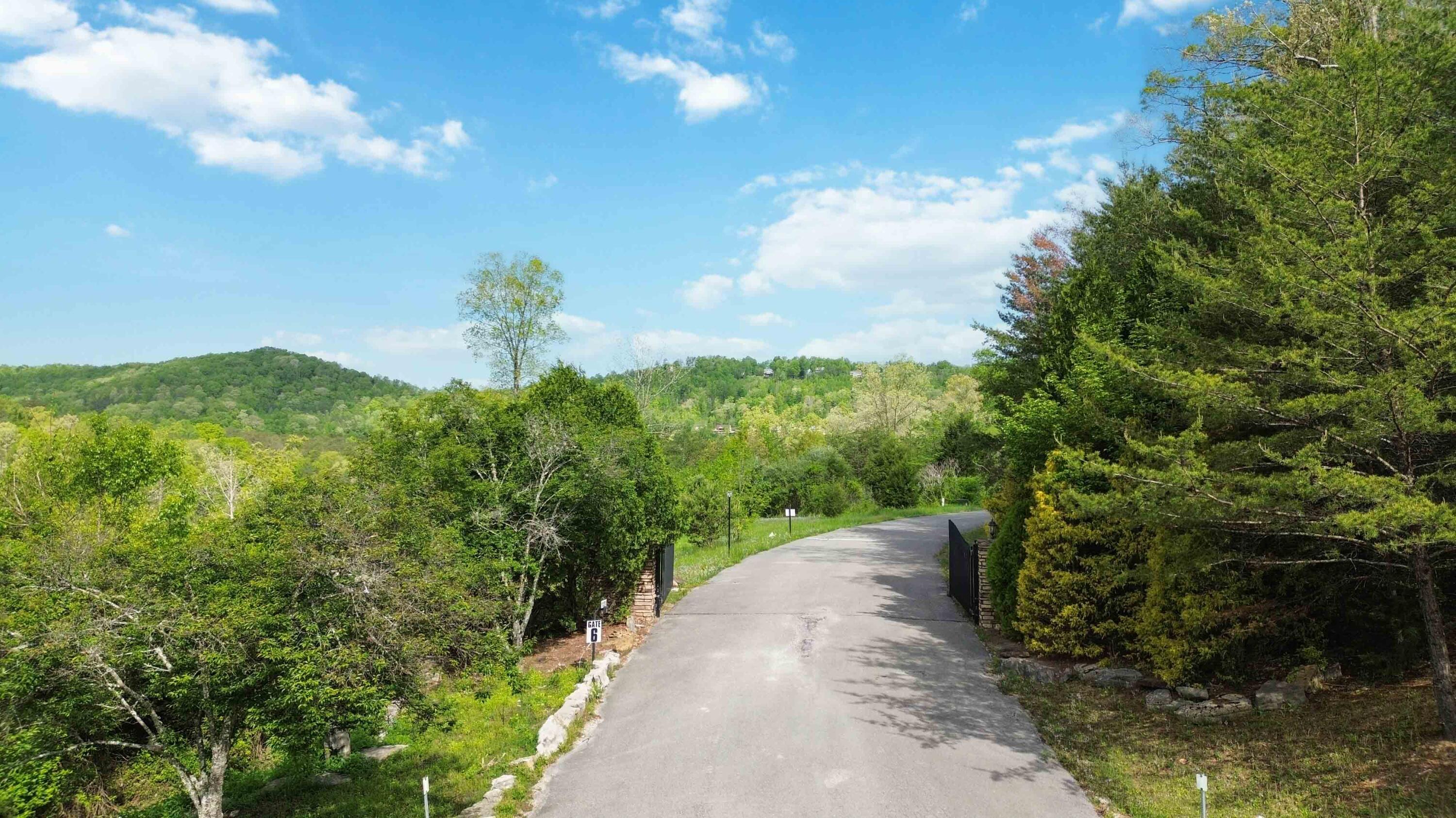 570 Indian Creek Property Photo 3