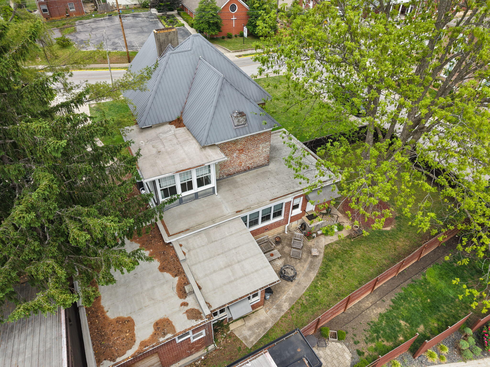 301 W Columbia Street Property Photo 7