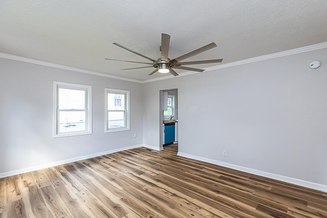135 Lyons Drive Property Photo 4