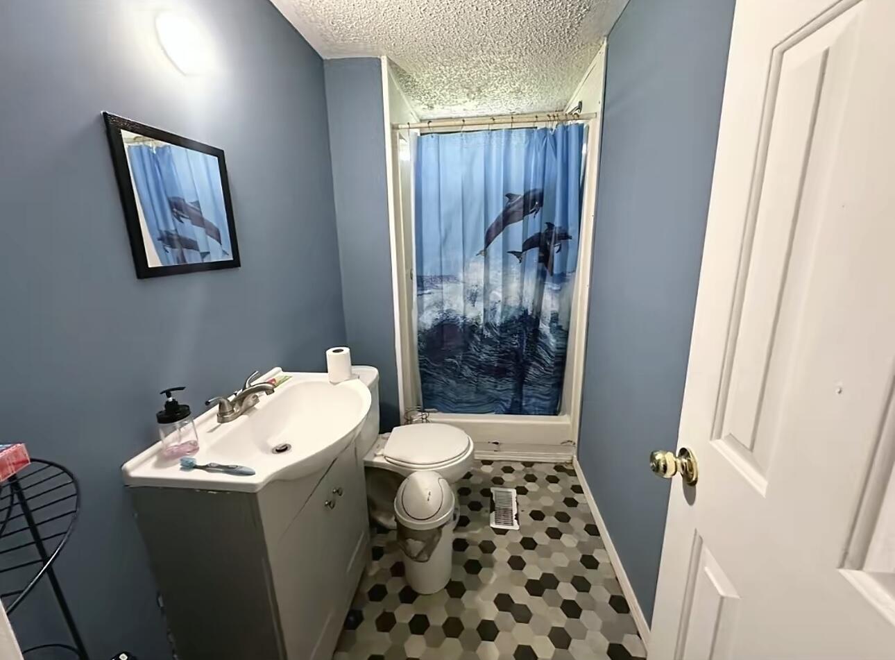 301 Lewis Avenue Property Photo 16