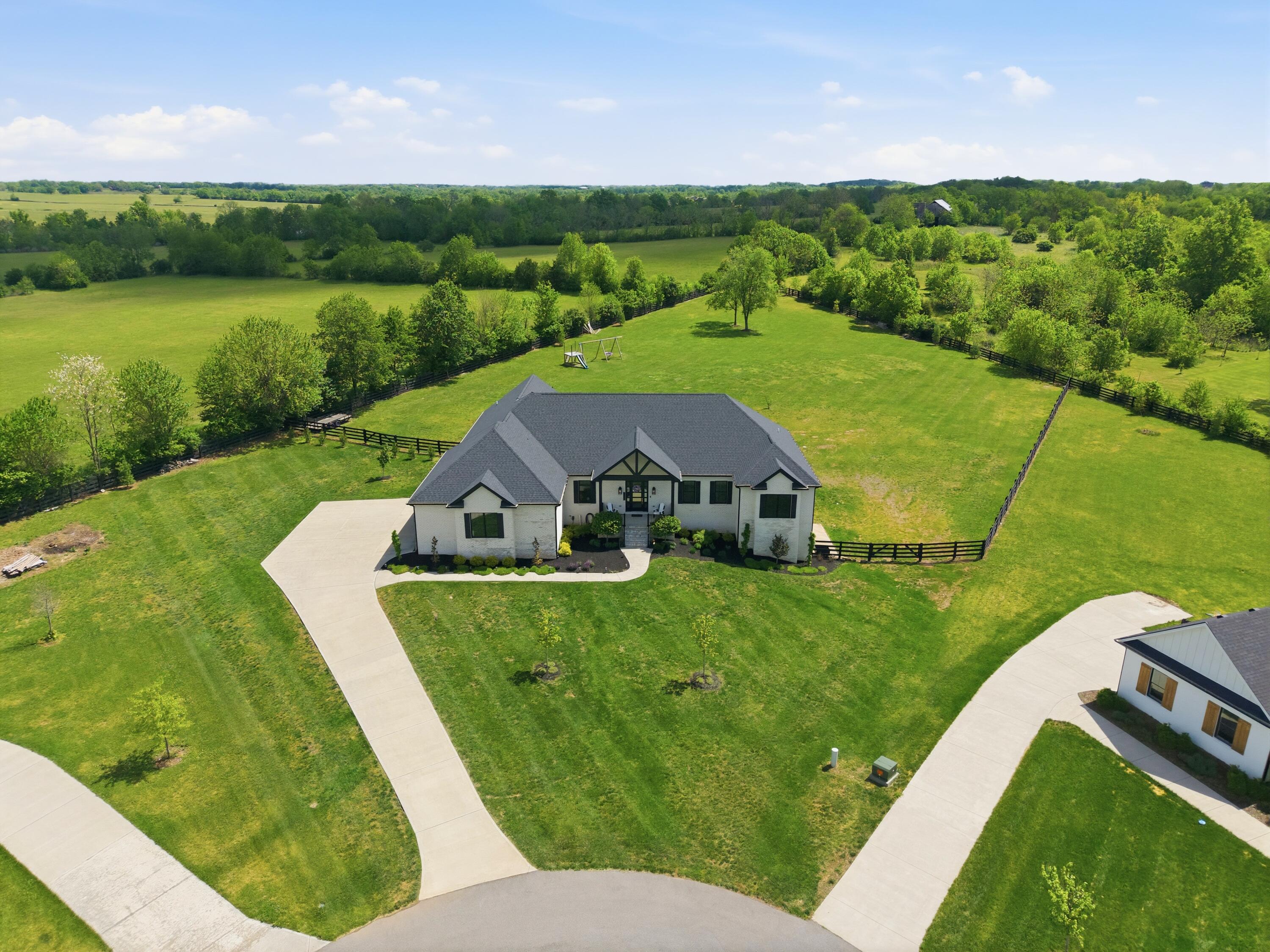 1112 Gallant Drive Property Photo 3