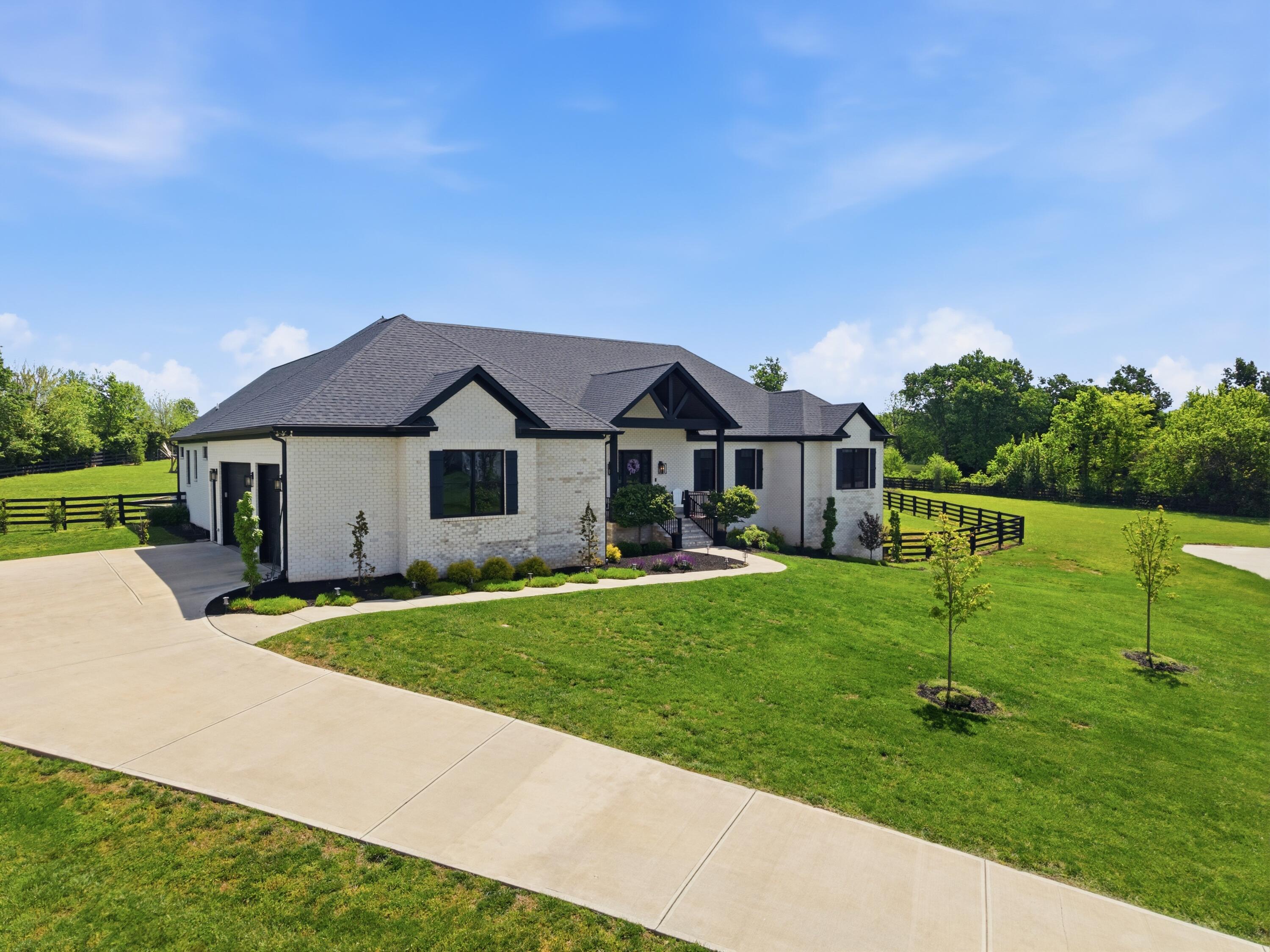 1112 Gallant Drive Property Photo 4