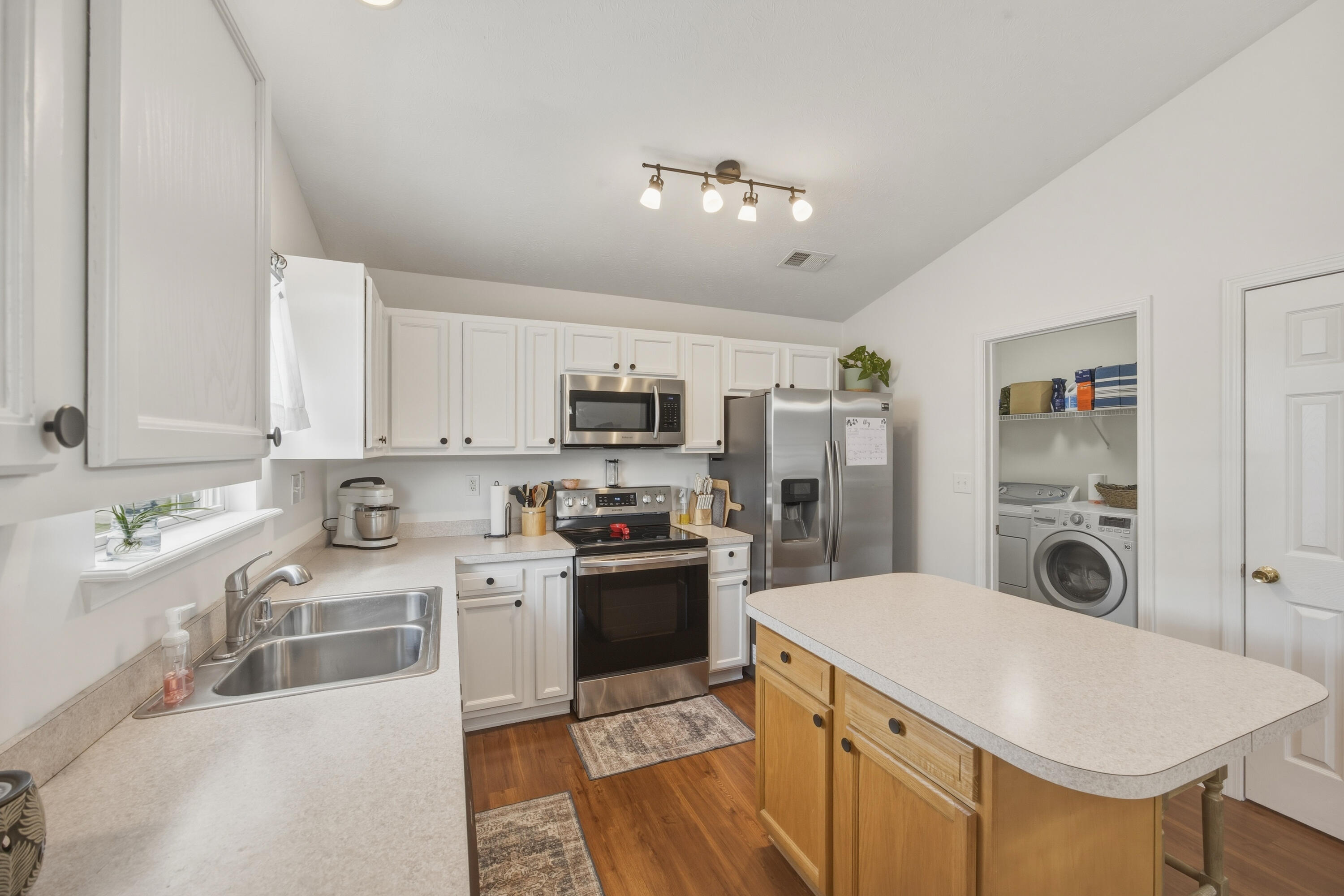 1005 Cedar Ridge Court Property Photo 28