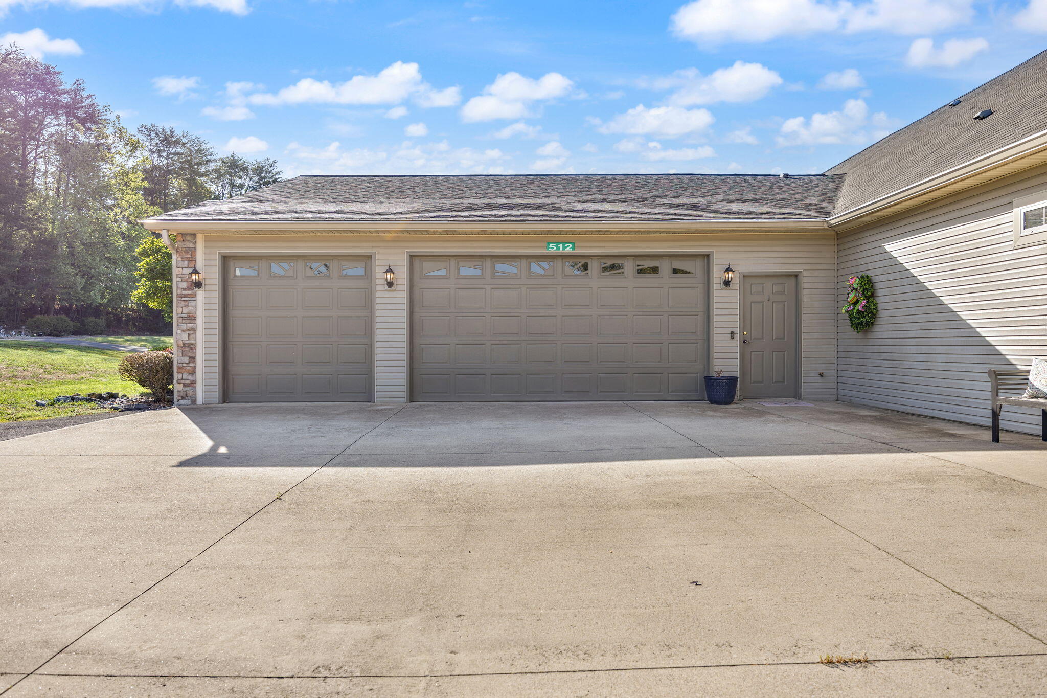 512 W Canterbury Drive Property Photo 61
