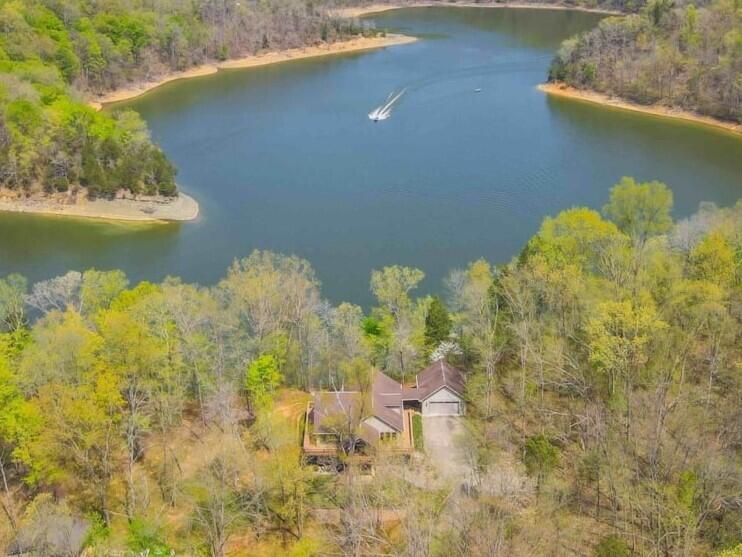 450 White Oak Drive Property Photo 3