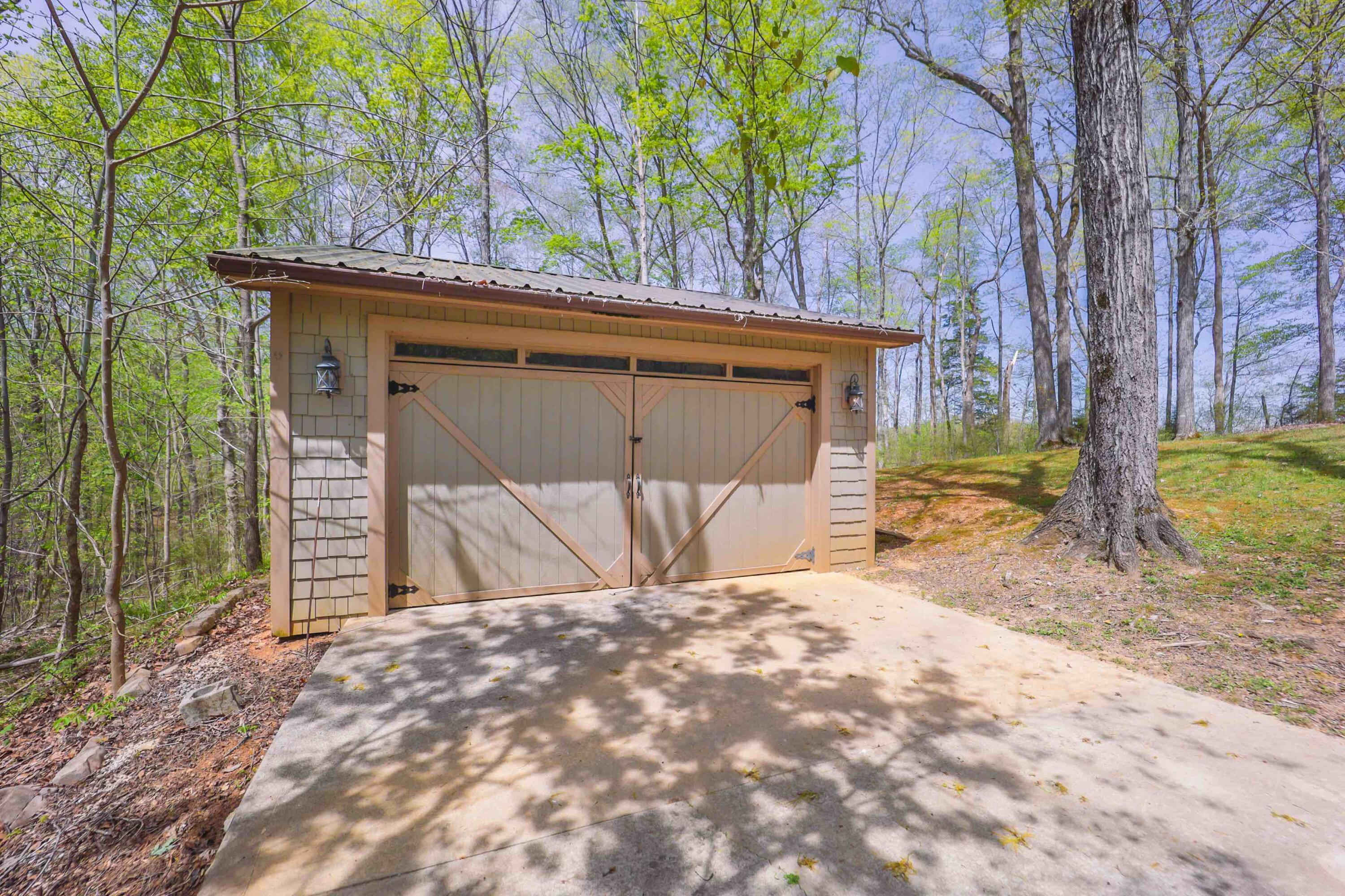 450 White Oak Drive Property Photo 5