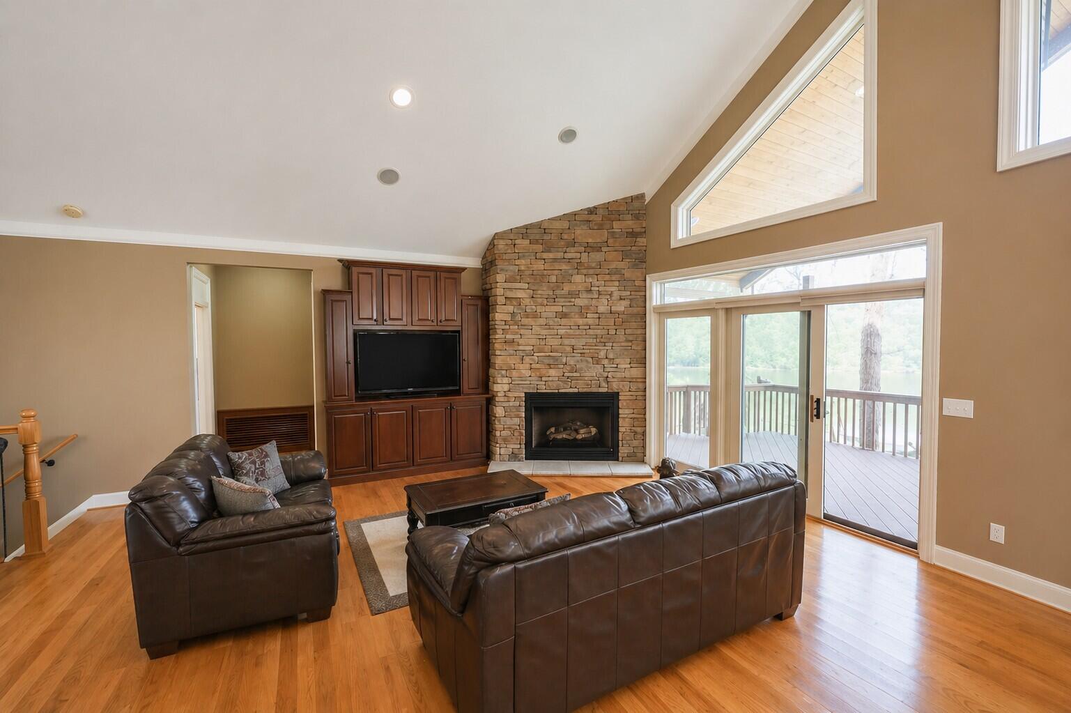 450 White Oak Drive Property Photo 6