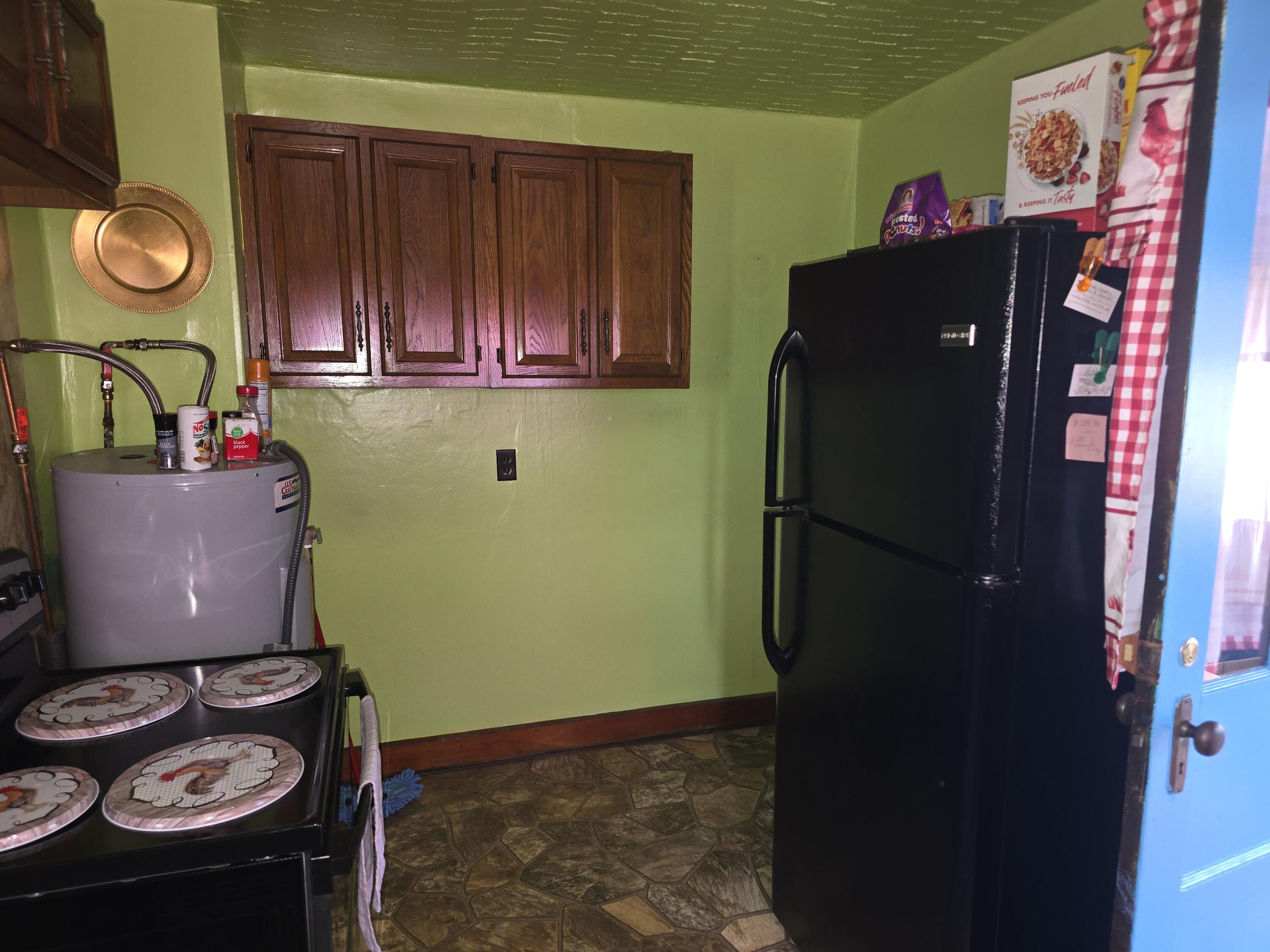 2002 Winchester Avenue Property Photo 9