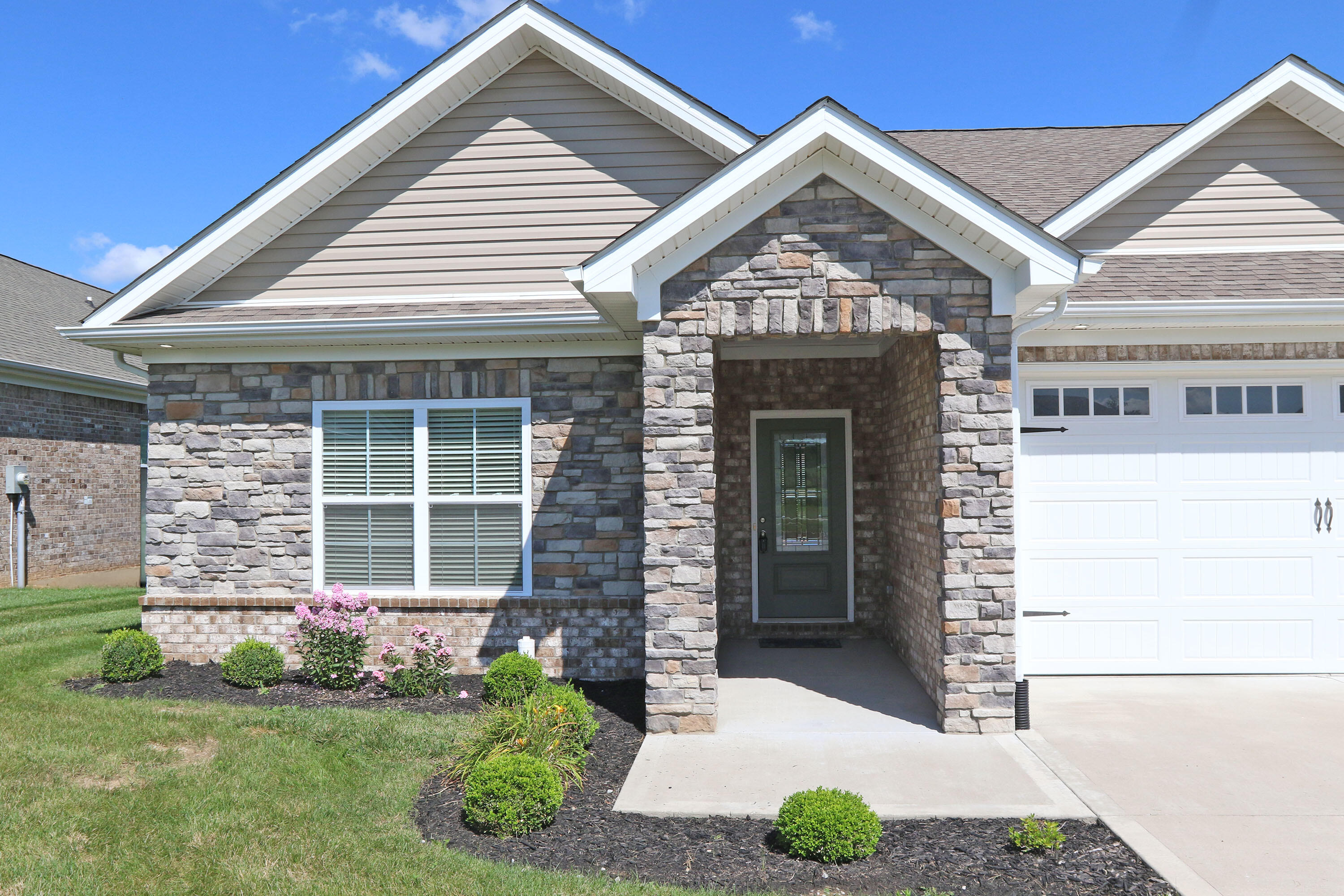 117 Amick Way Property Photo 4