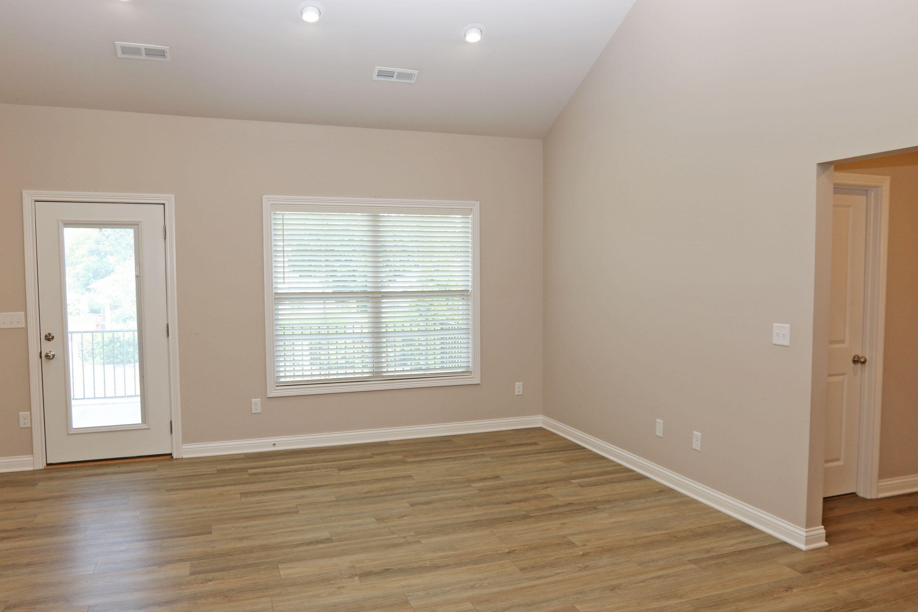 117 Amick Way Property Photo 8