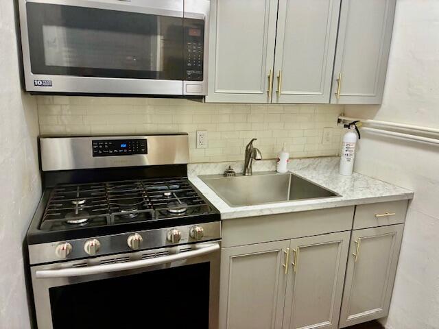 984 Ridgeway Avenue Property Photo 17