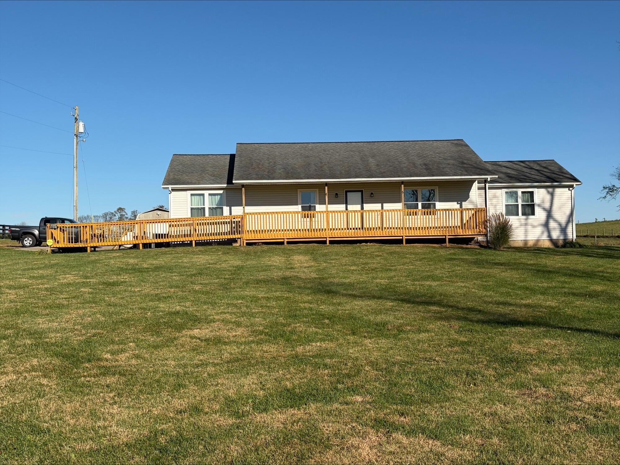 1569 Newtown Pike Property Photo 1