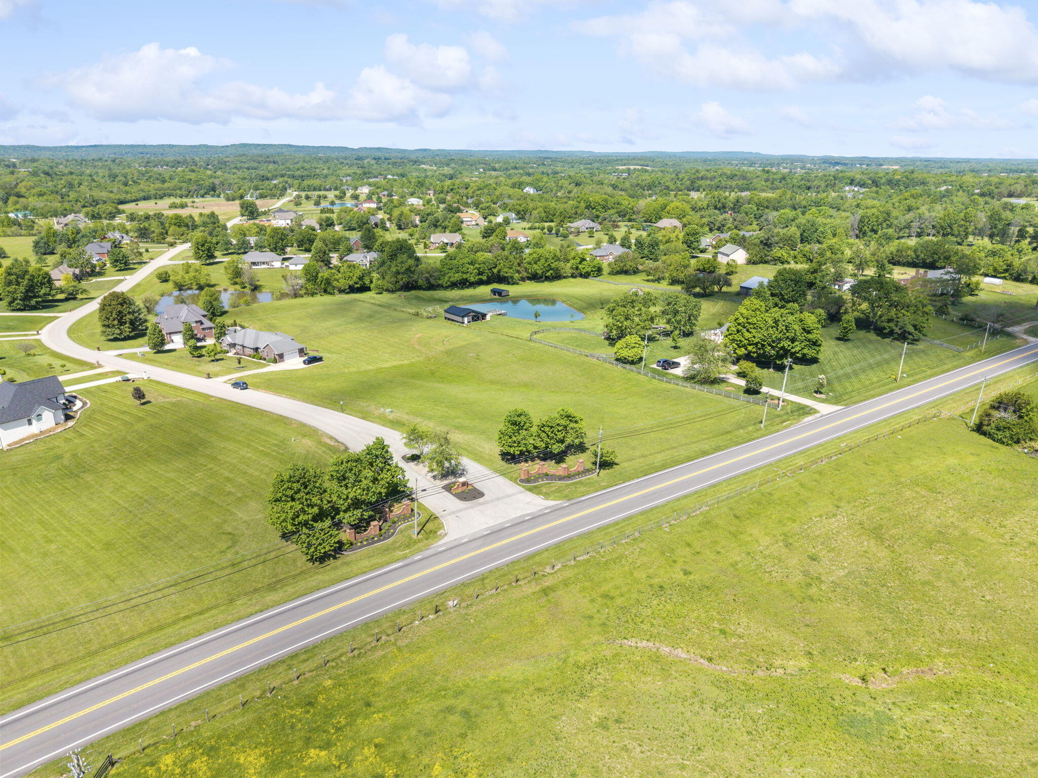 100 & 102 Abbey Ridge Property Photo 4