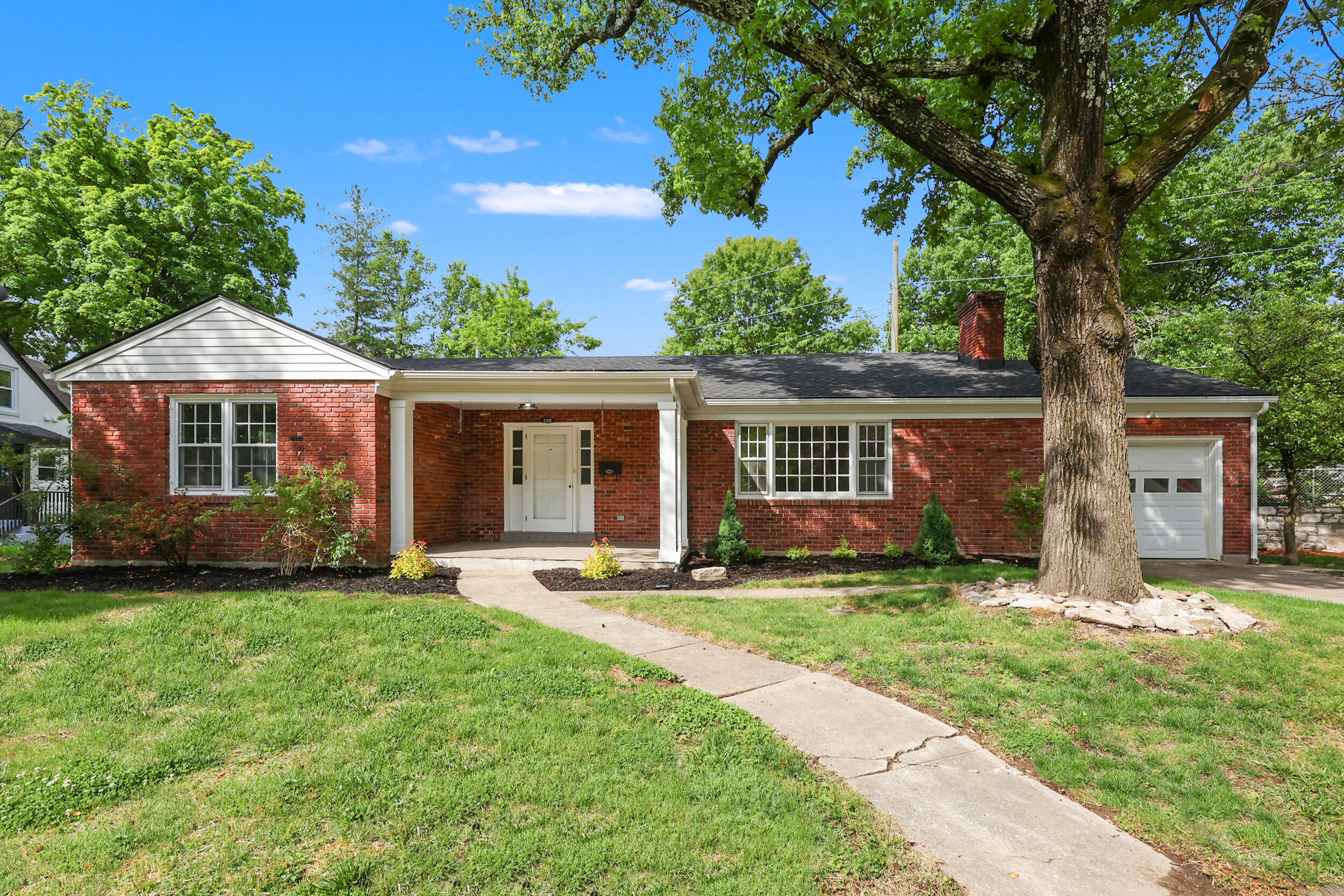 200 Paul Sawyier Drive Property Photo 1