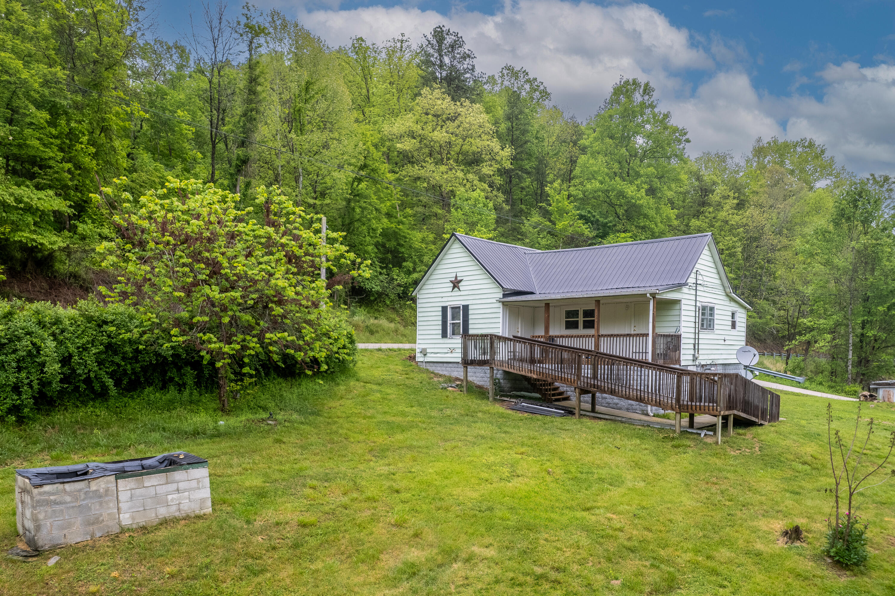 8855 Highway 191 Property Photo 1