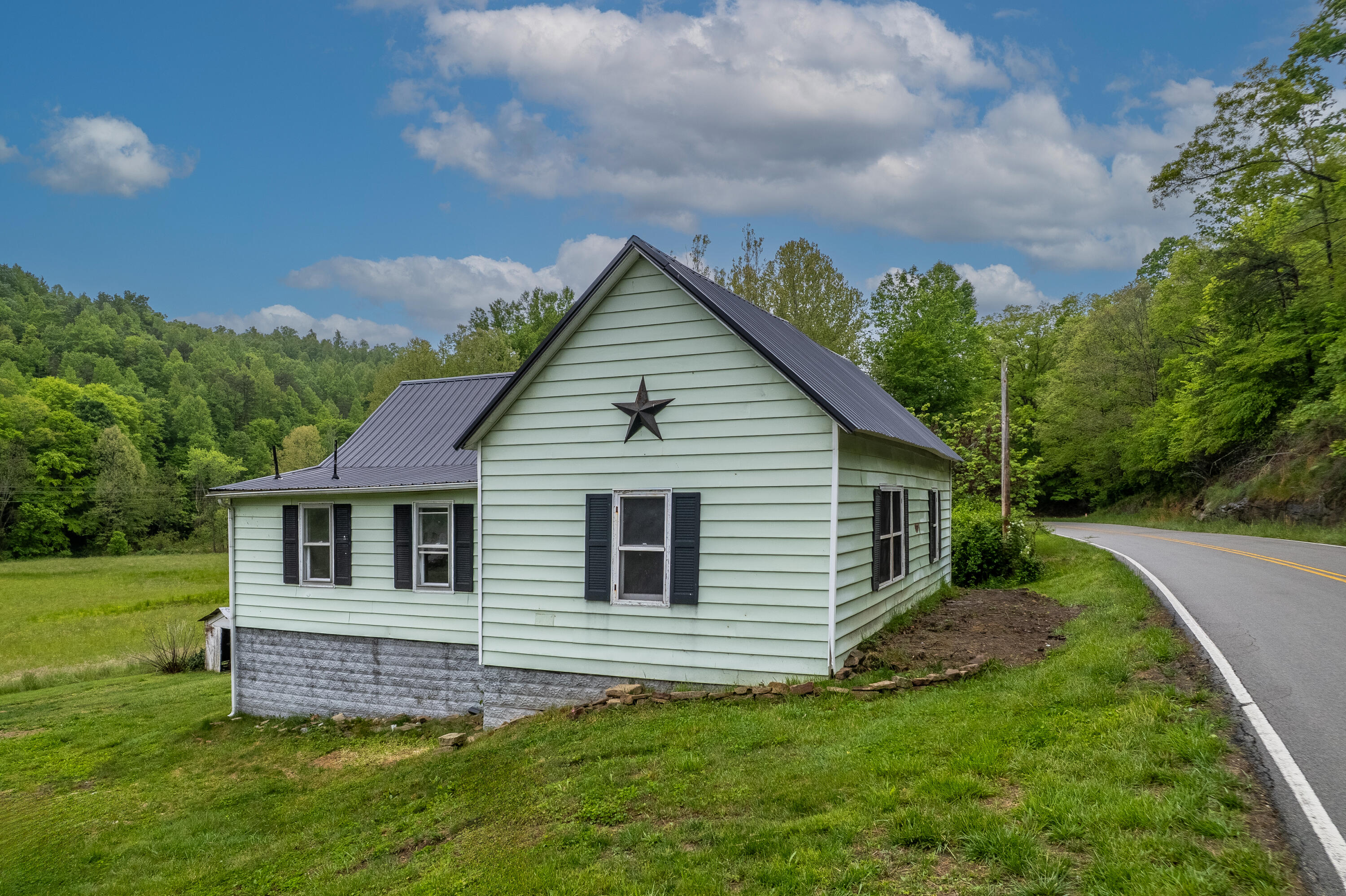 8855 Highway 191 Property Photo 4
