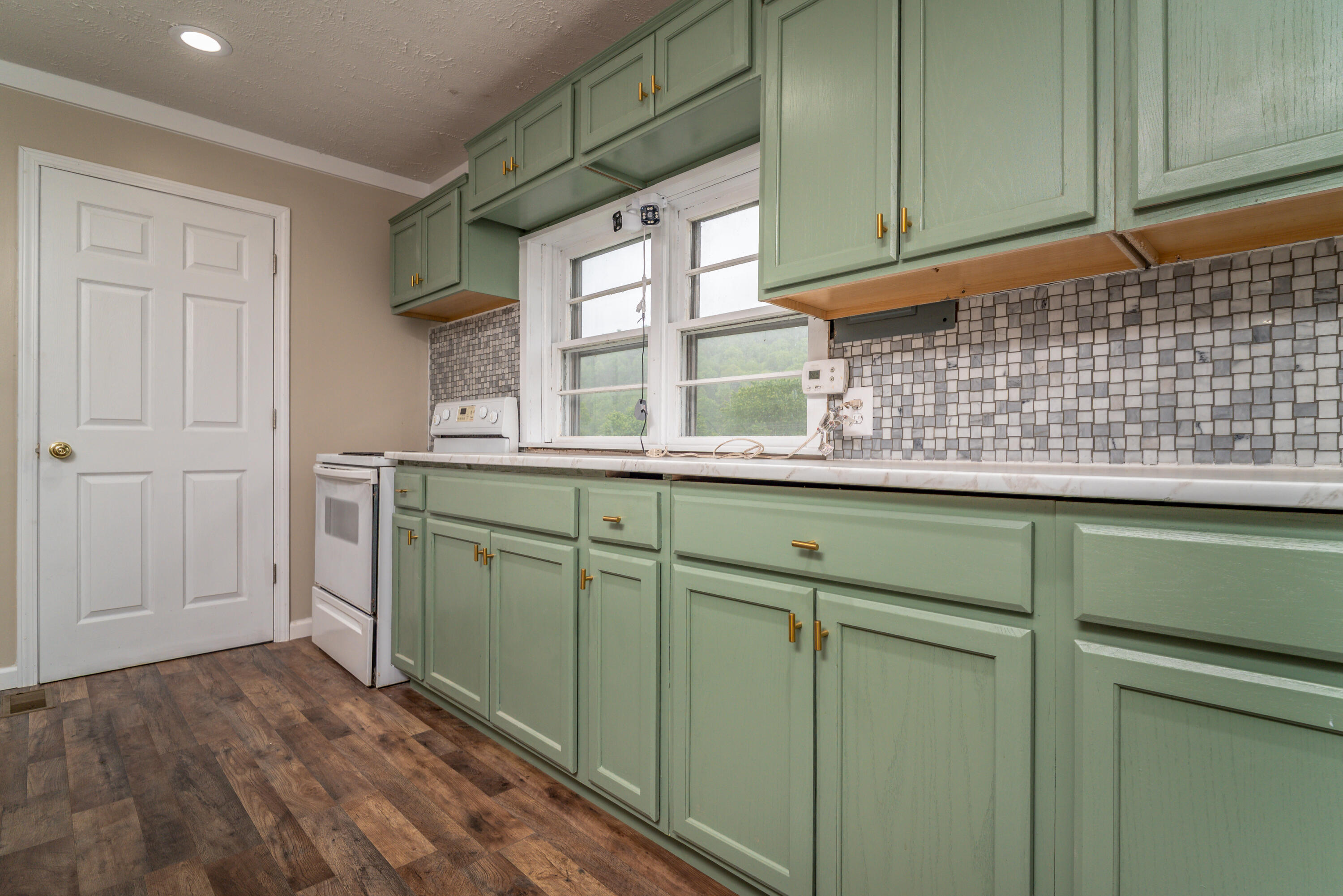 8855 Highway 191 Property Photo 9