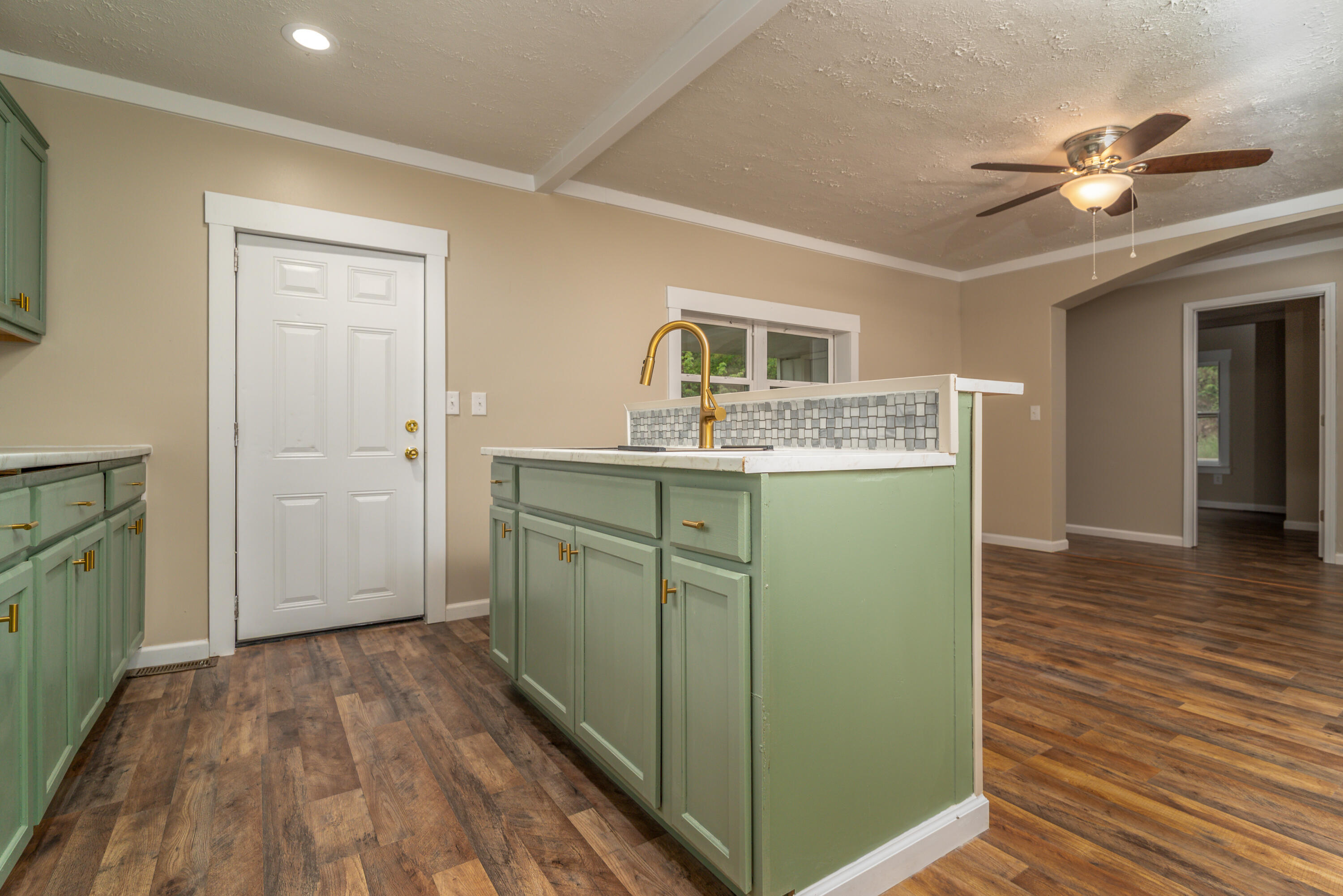 8855 Highway 191 Property Photo 10