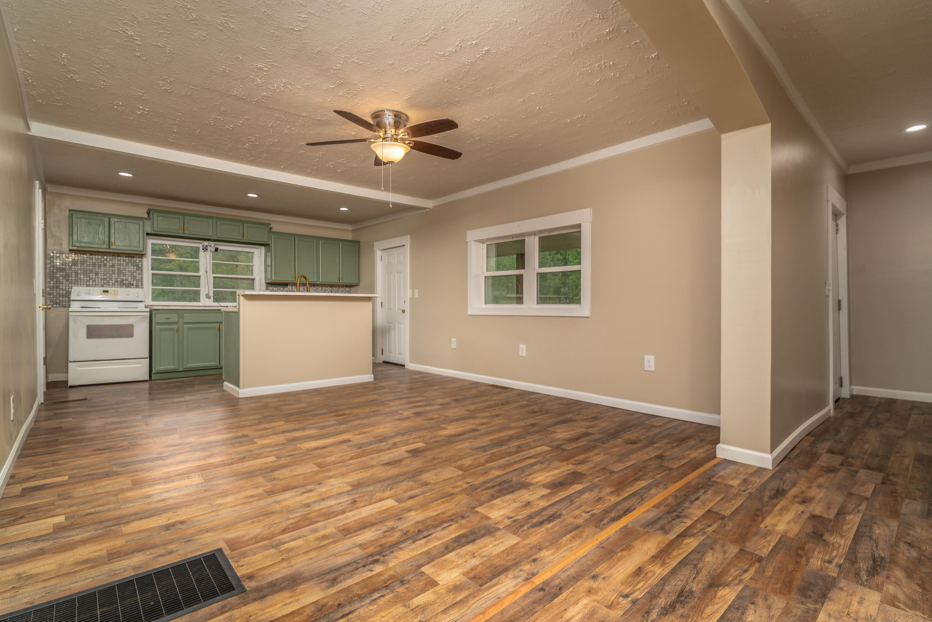 8855 Highway 191 Property Photo 11