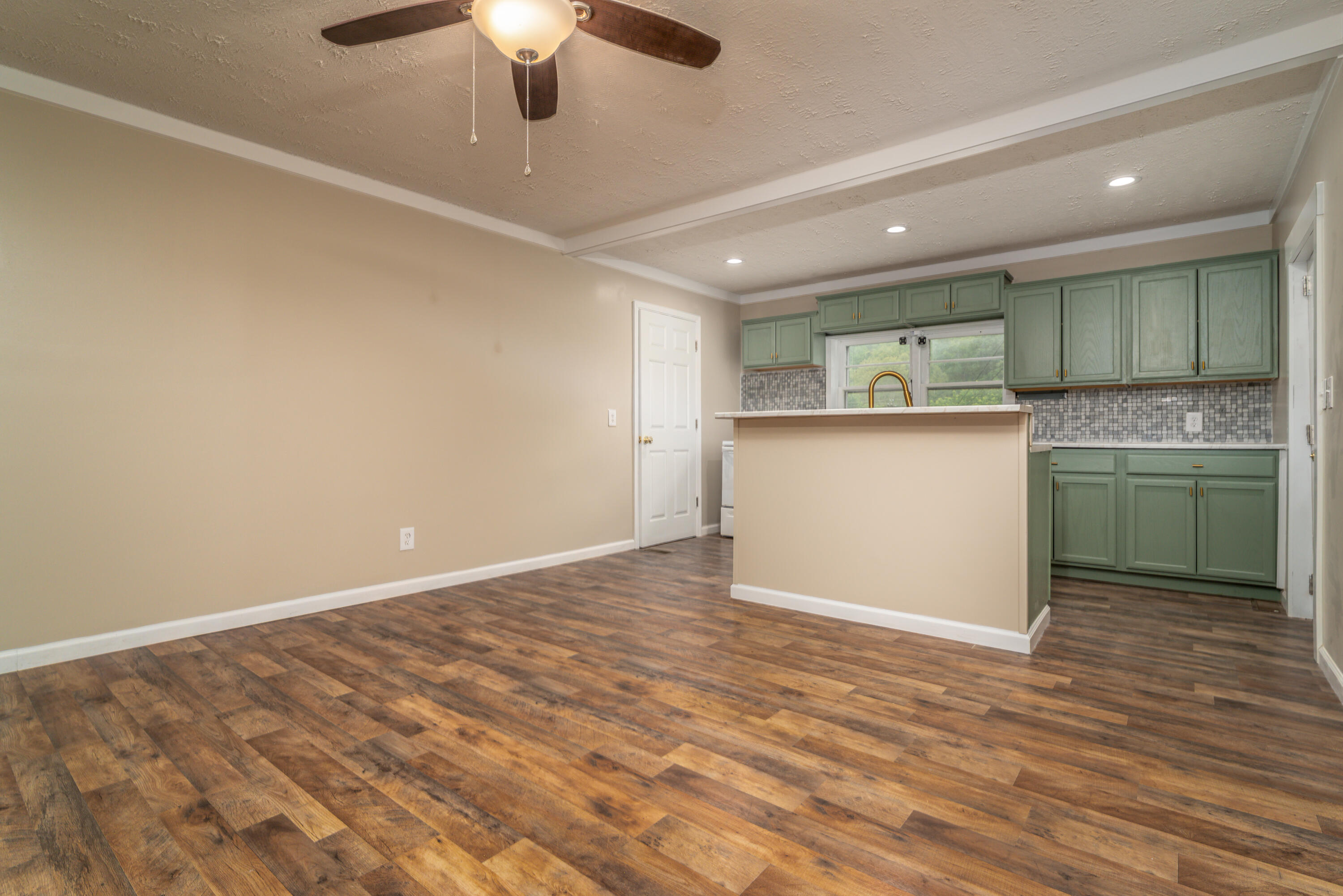 8855 Highway 191 Property Photo 12