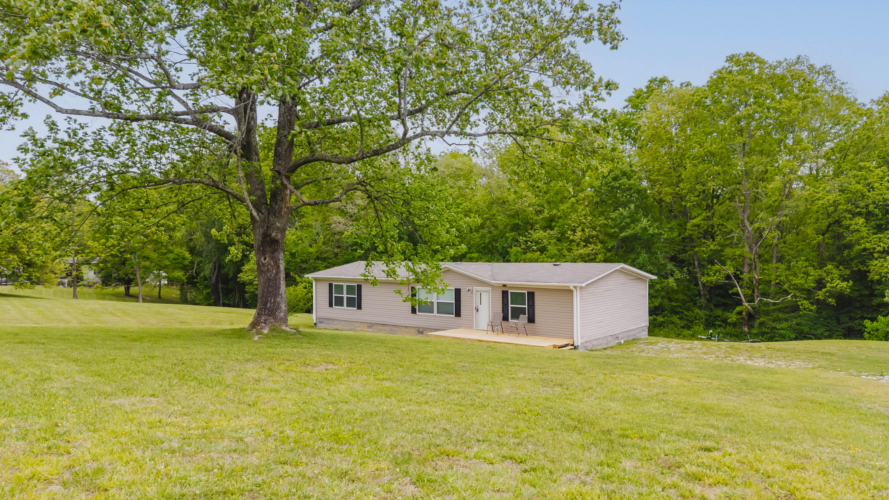584 Casey Road Property Photo 2