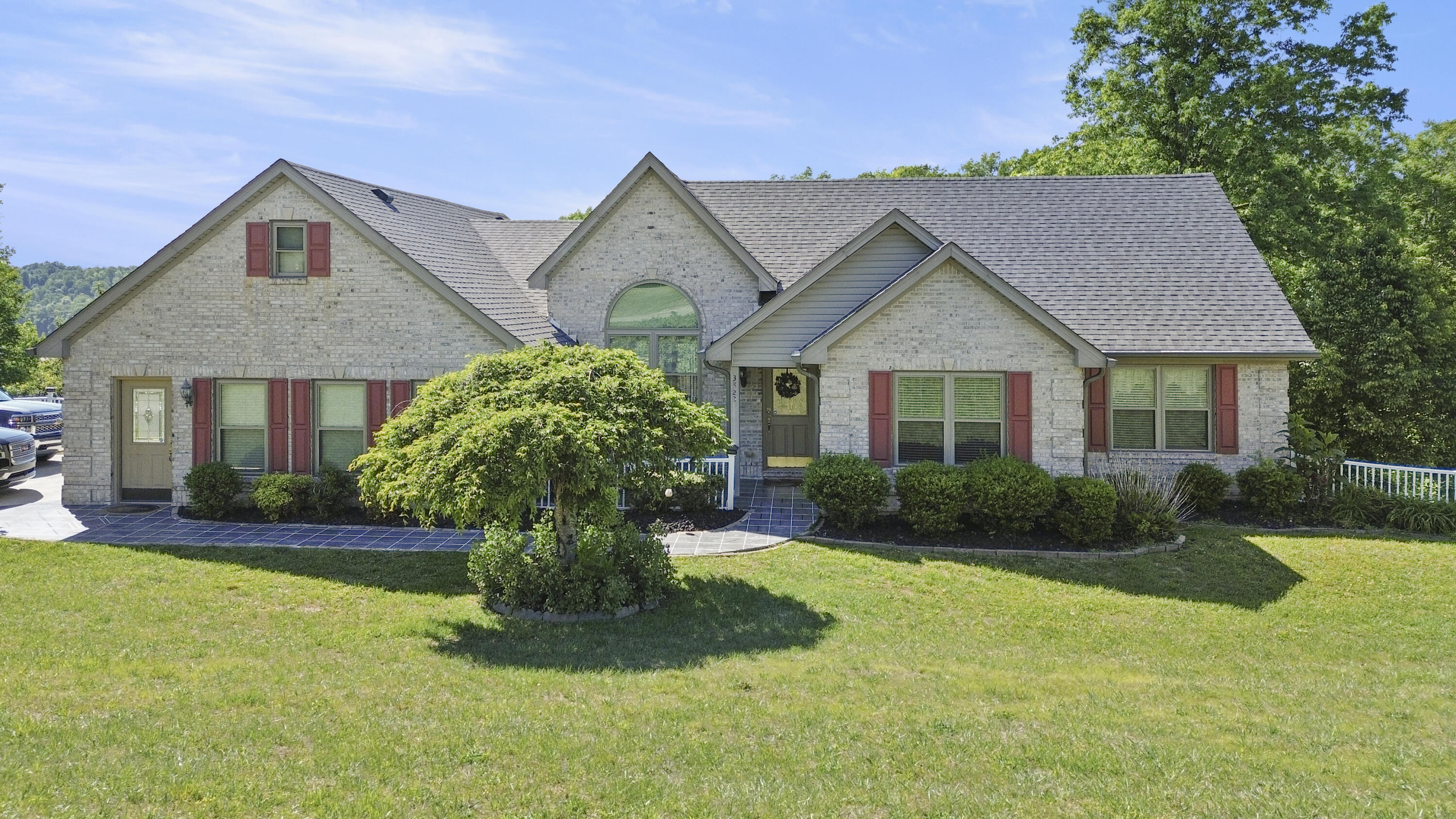 3823 Hickory Hill Drive Property Photo 2