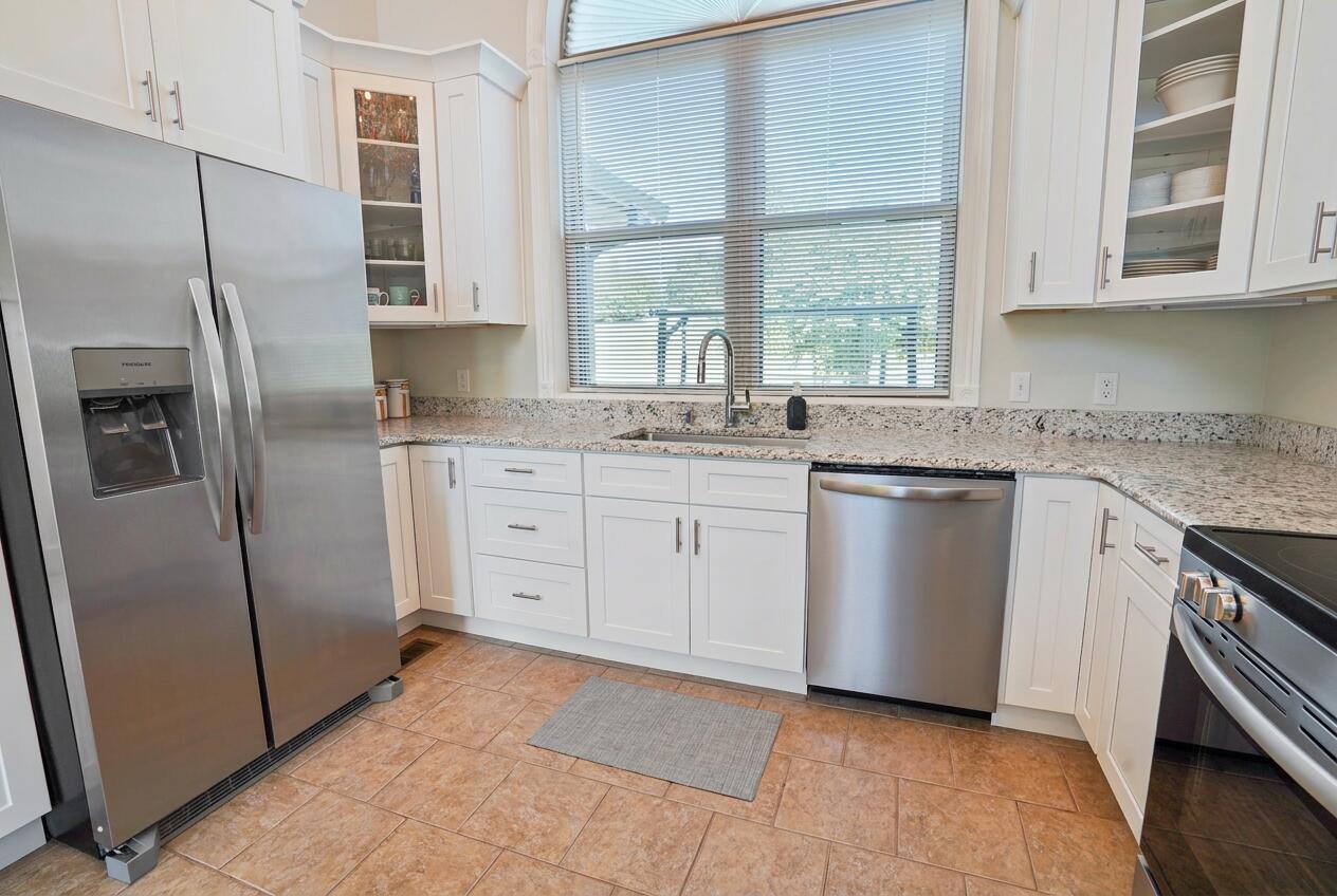 3823 Hickory Hill Drive Property Photo 11