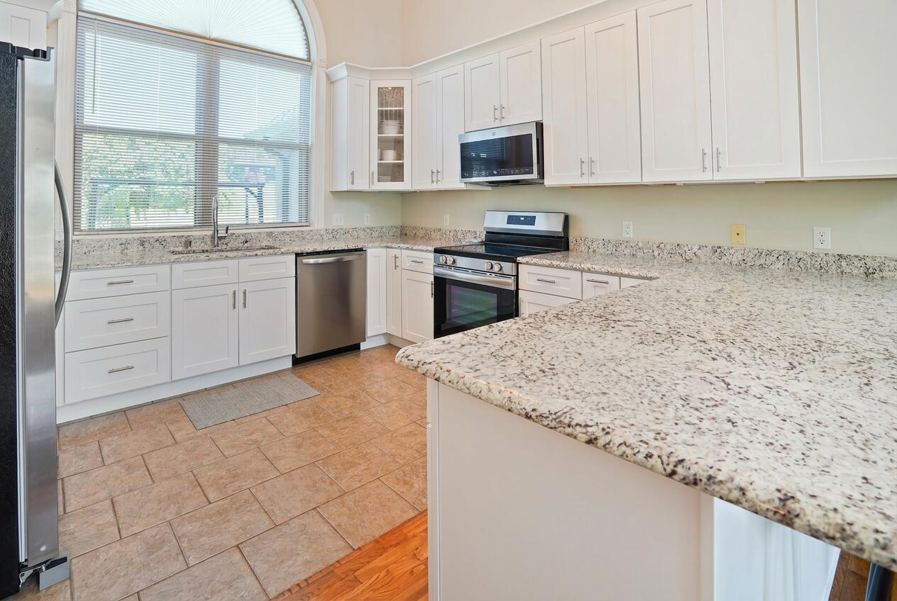 3823 Hickory Hill Drive Property Photo 12