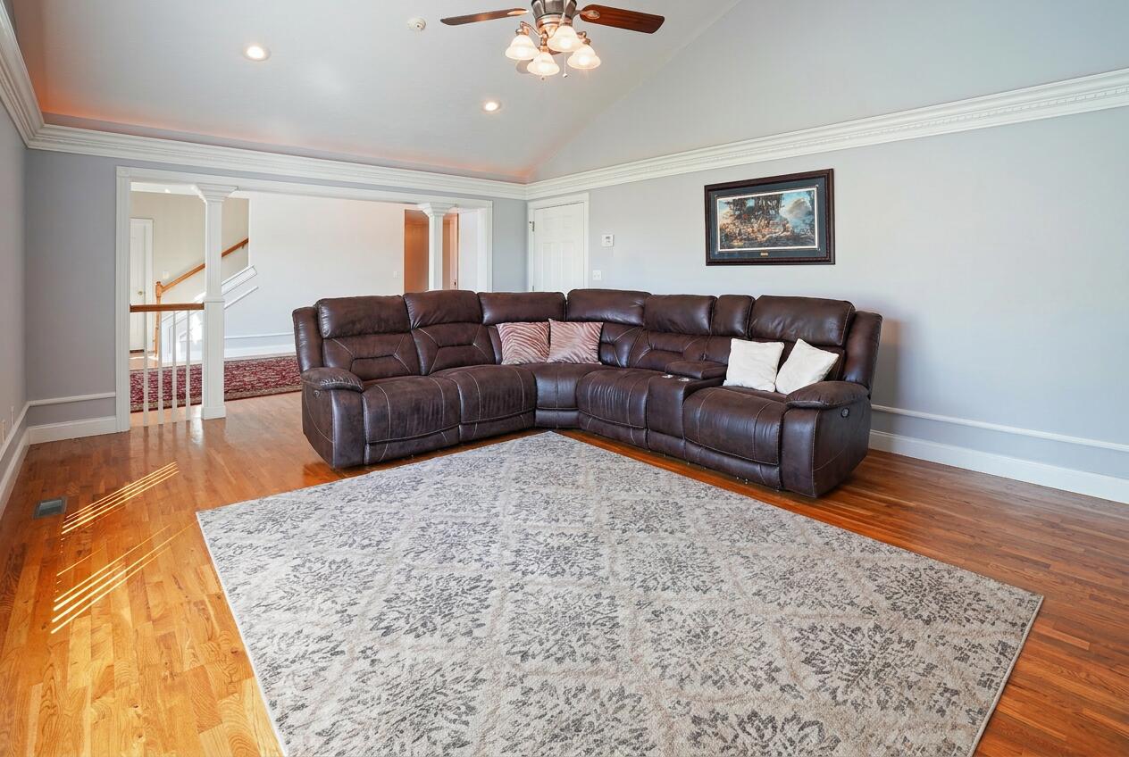 3823 Hickory Hill Drive Property Photo 18