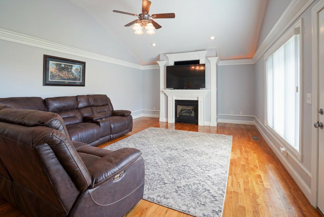 3823 Hickory Hill Drive Property Photo 19