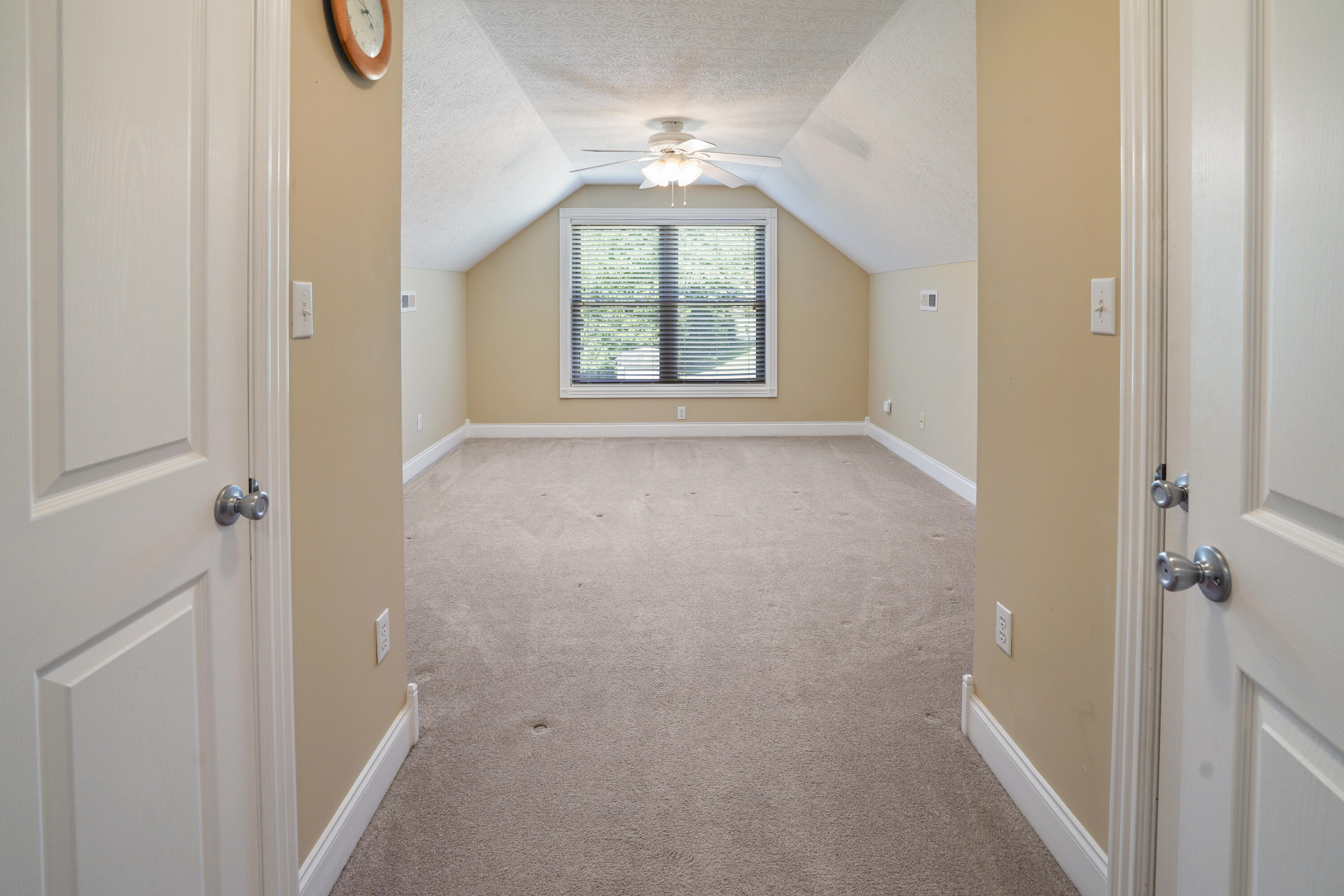 3823 Hickory Hill Drive Property Photo 21