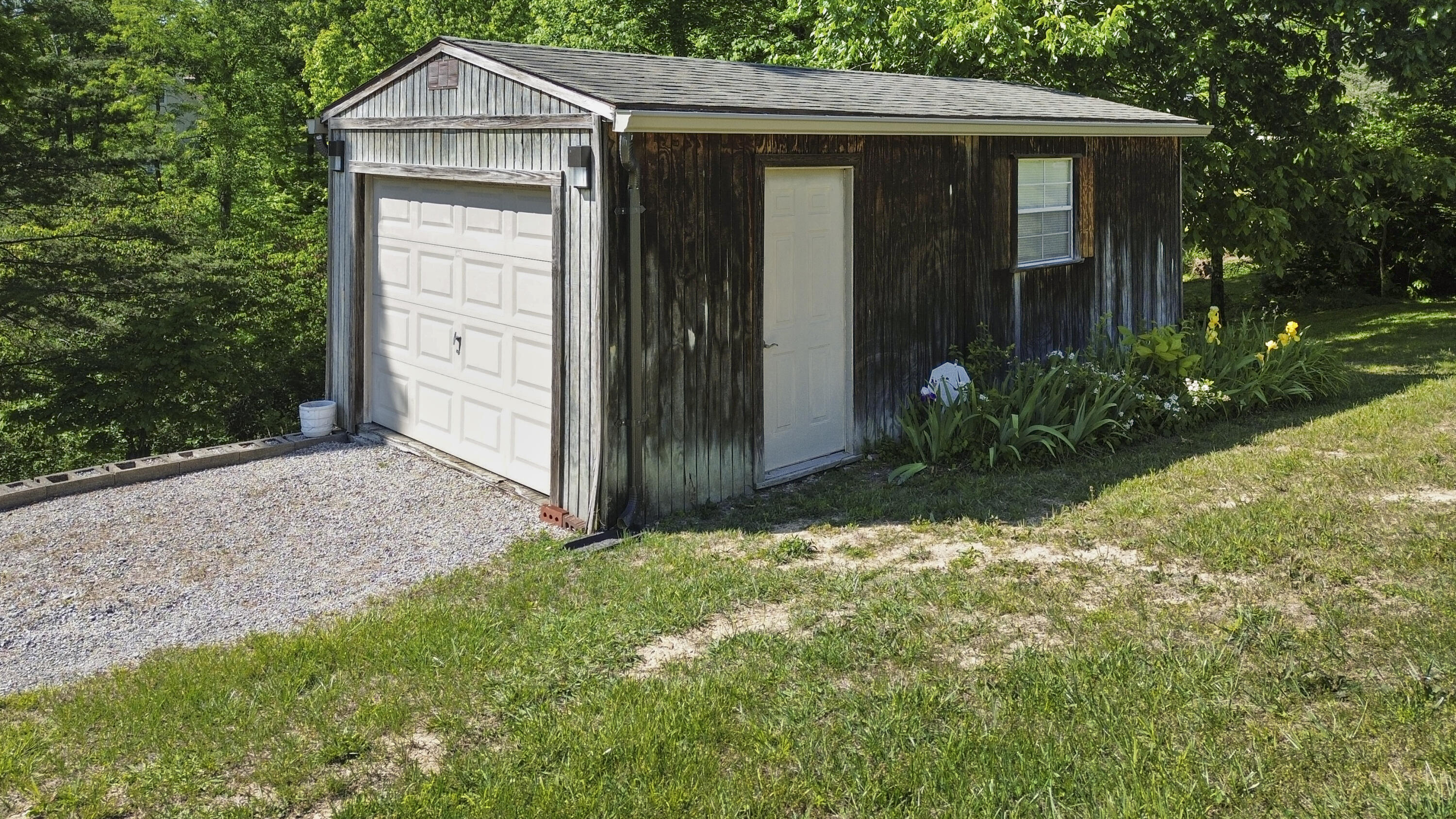 3823 Hickory Hill Drive Property Photo 42