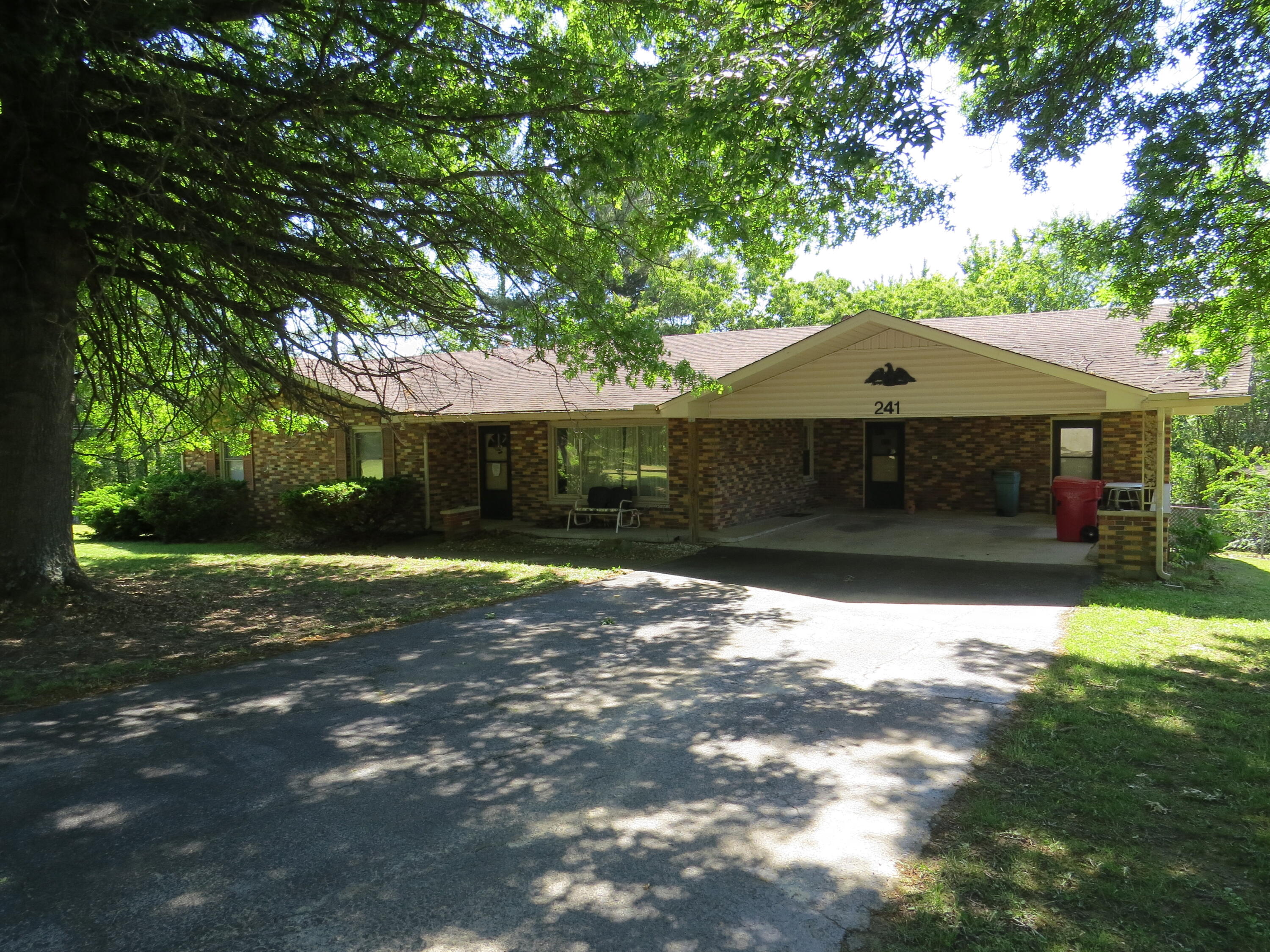 241 Powers Lane Property Photo 3
