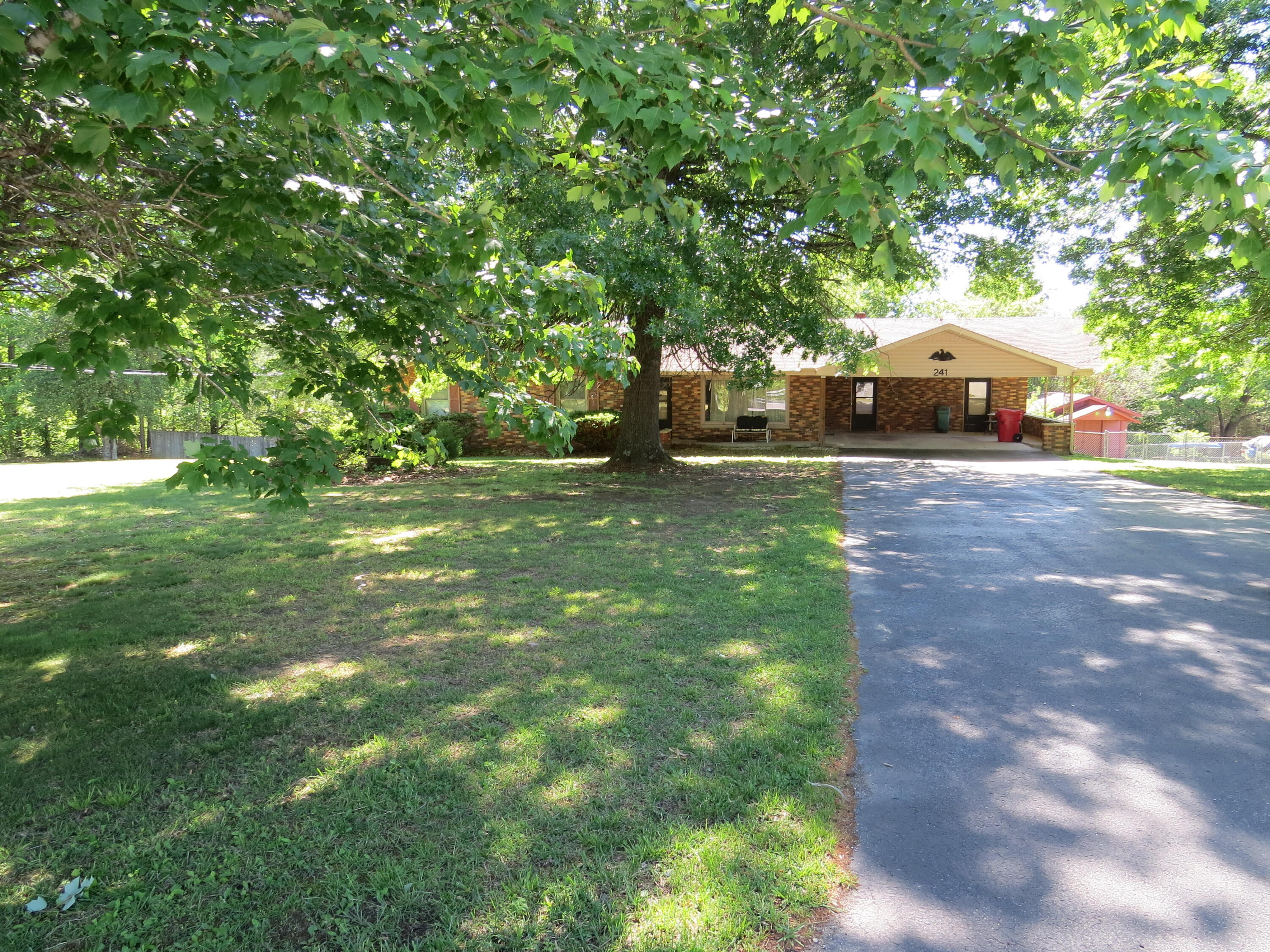 241 Powers Lane Property Photo 4