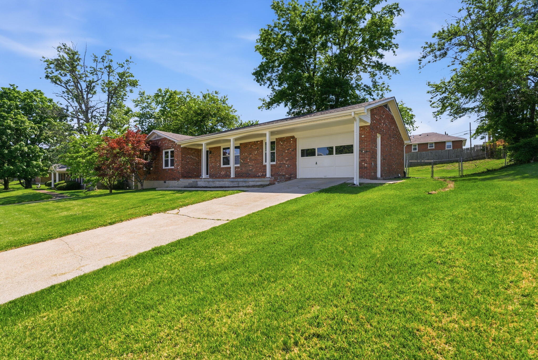 105 Robin Road Property Photo 2