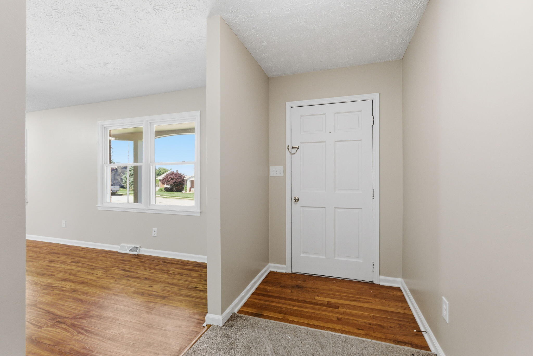 105 Robin Road Property Photo 4