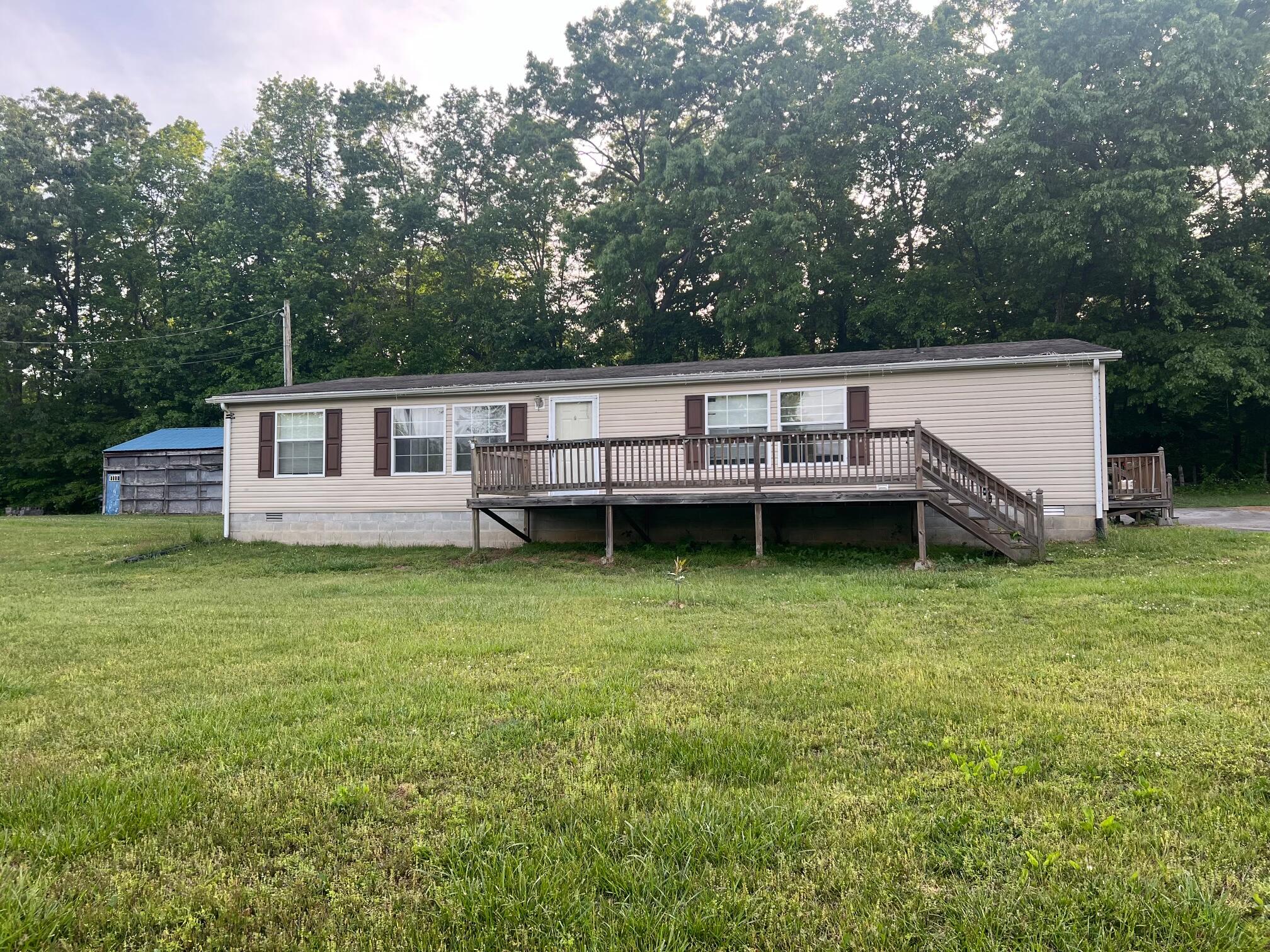 905 Division Road Property Photo 1