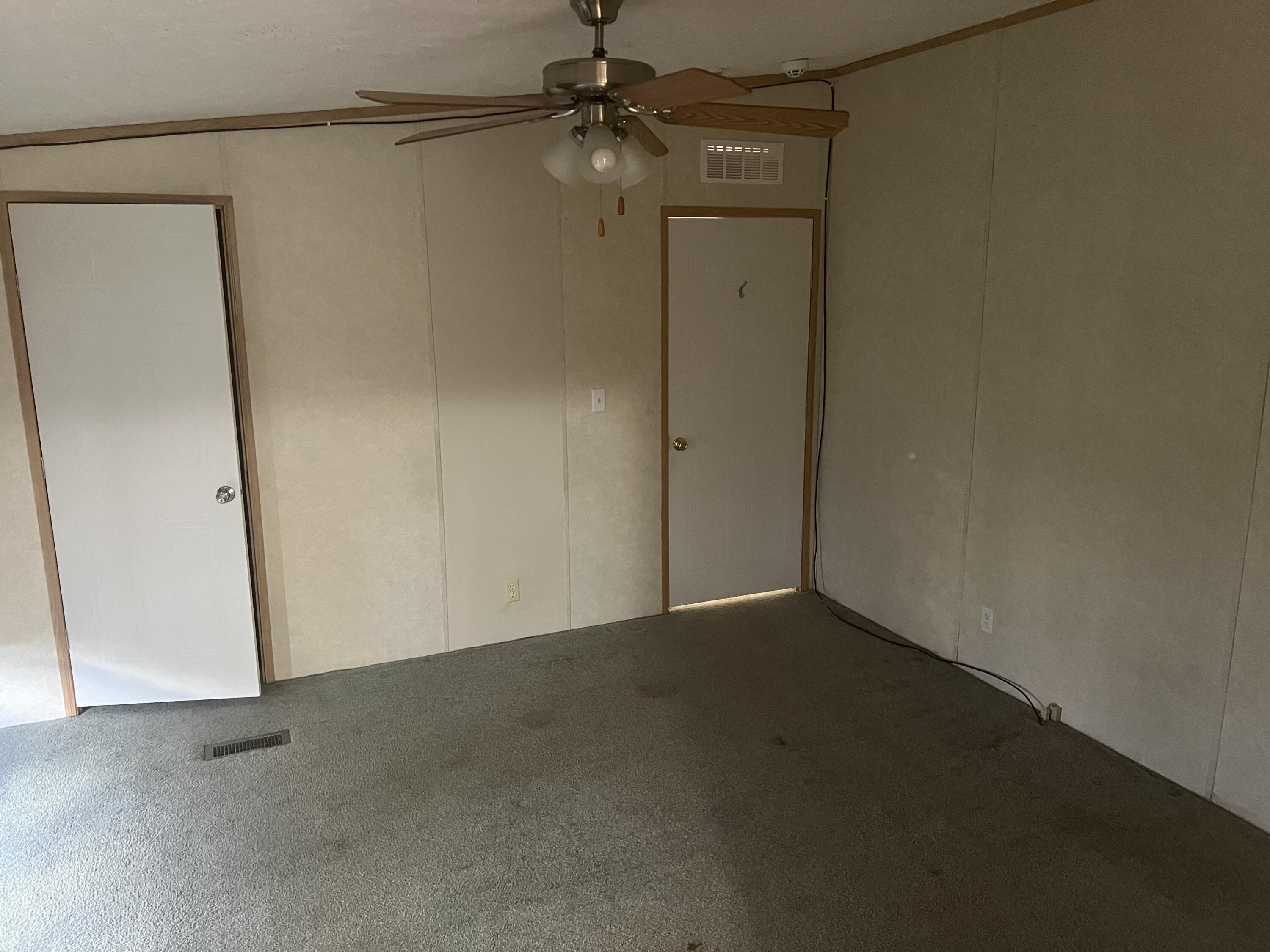 905 Division Road Property Photo 4