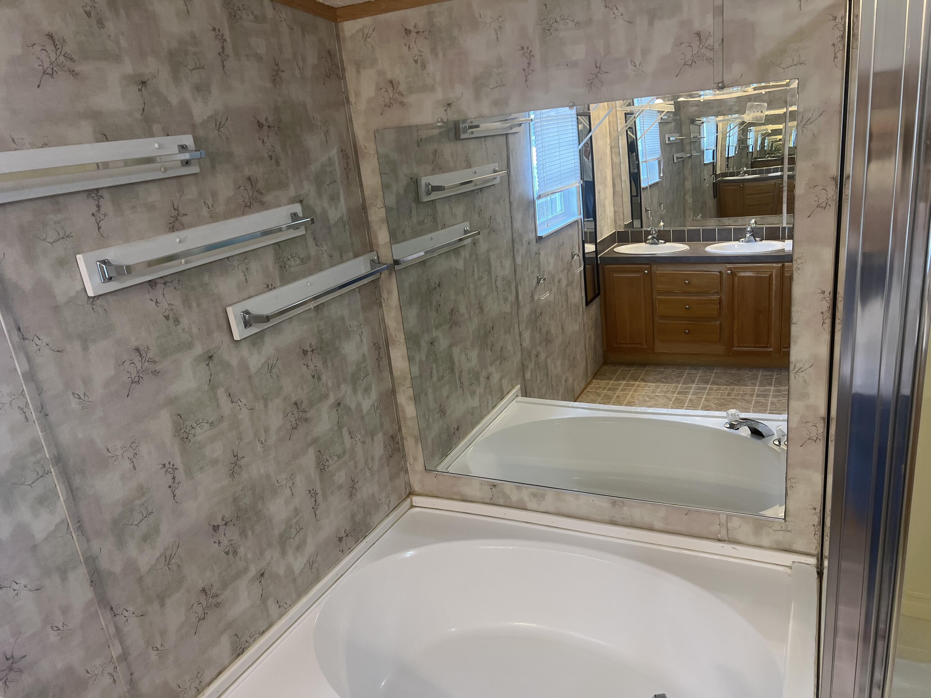 905 Division Road Property Photo 5