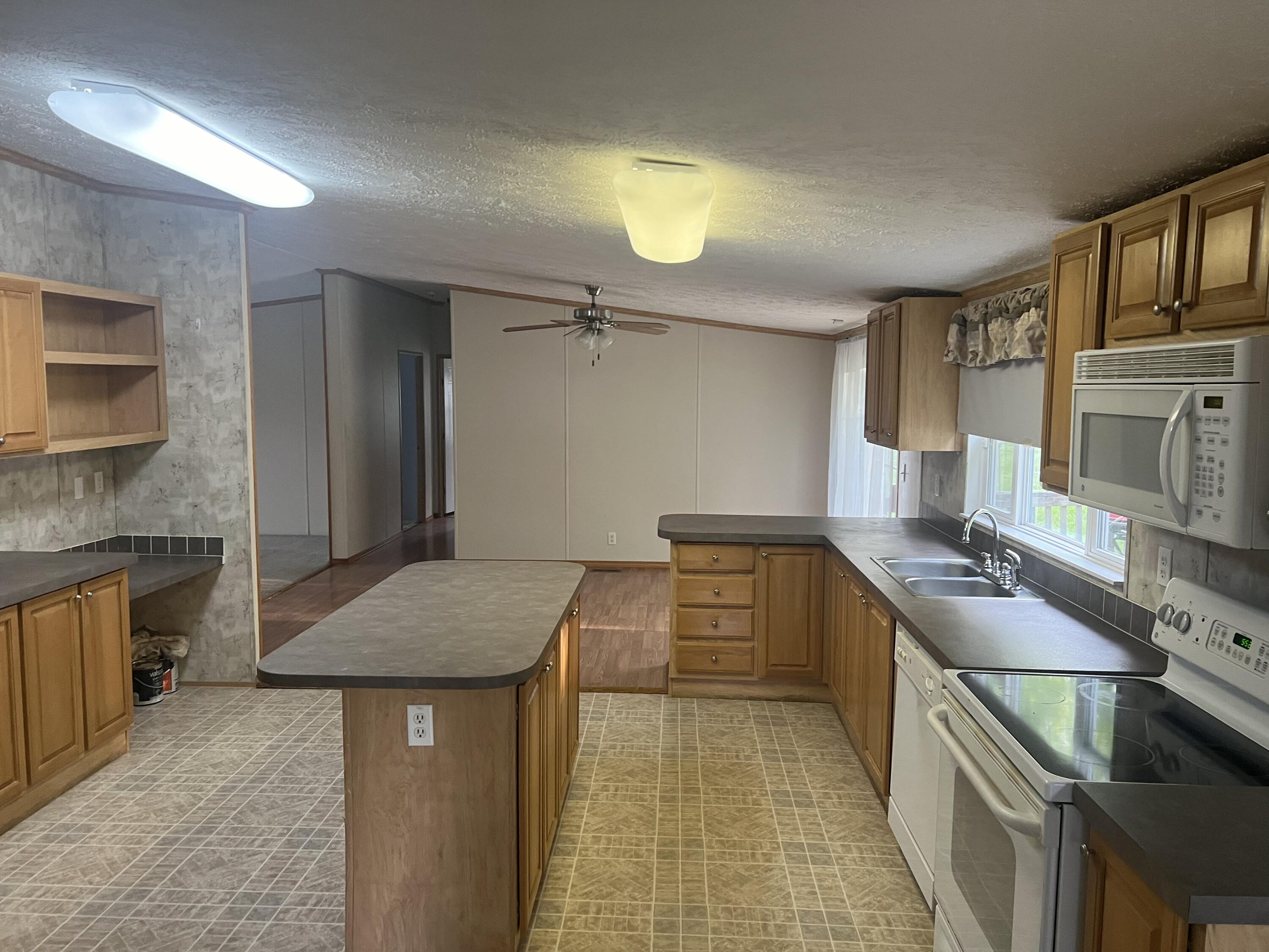 905 Division Road Property Photo 10