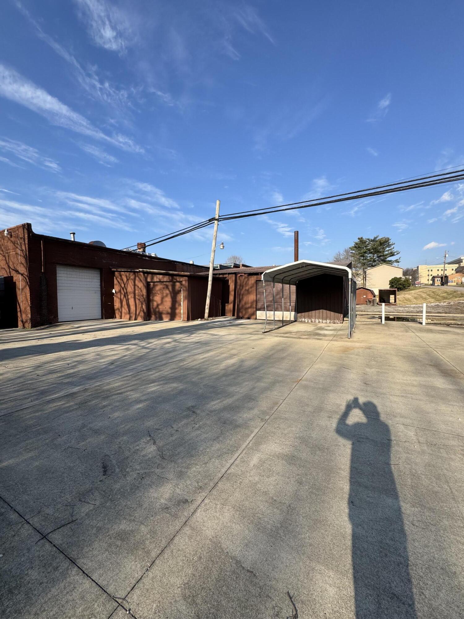 426 W 4th Street Property Photo 4