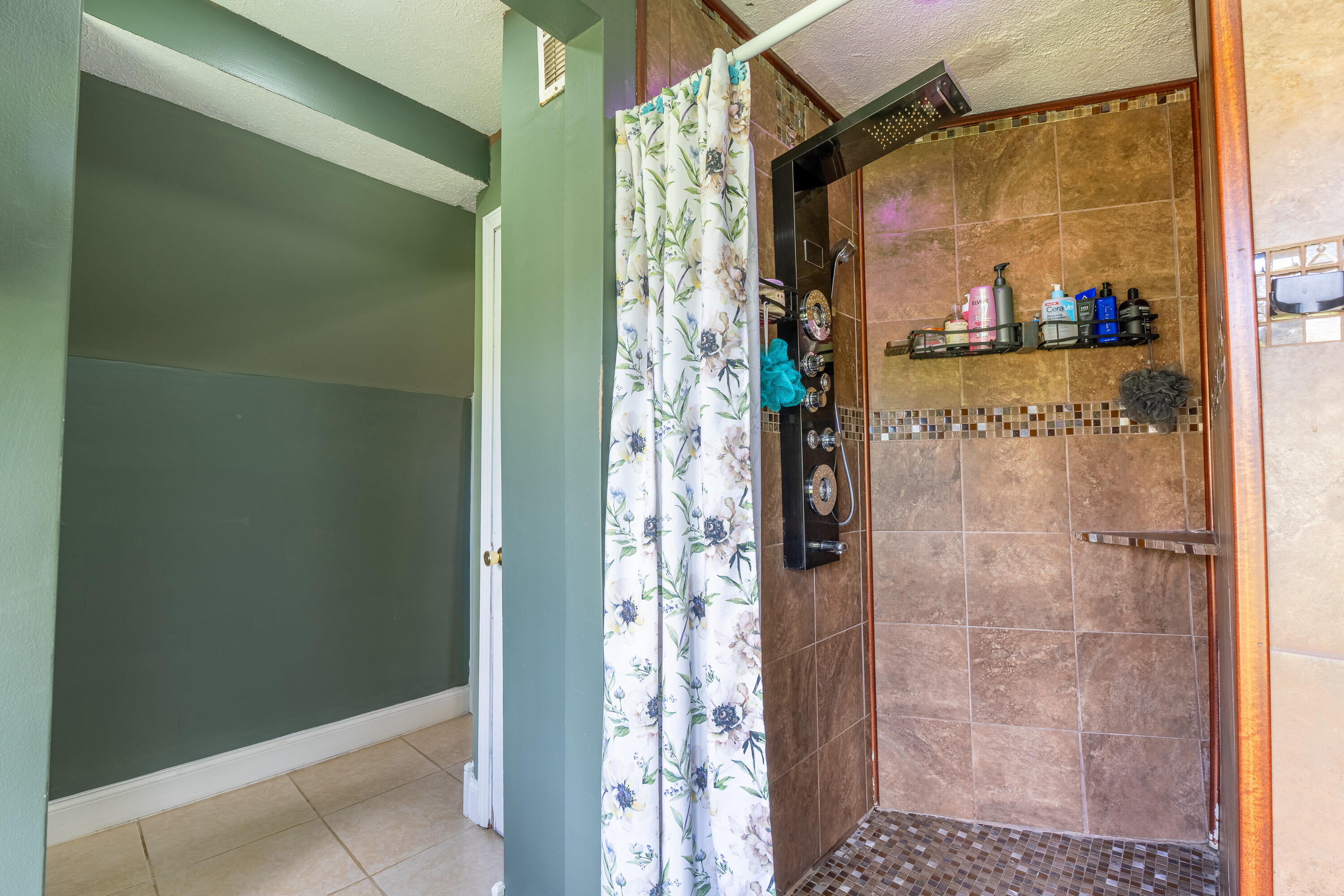 52 Wilson Loop Property Photo 35