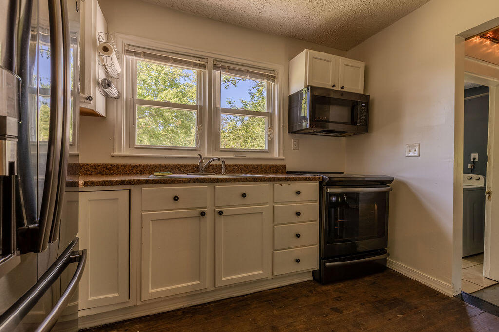 417 N Wilson Avenue Property Photo 3