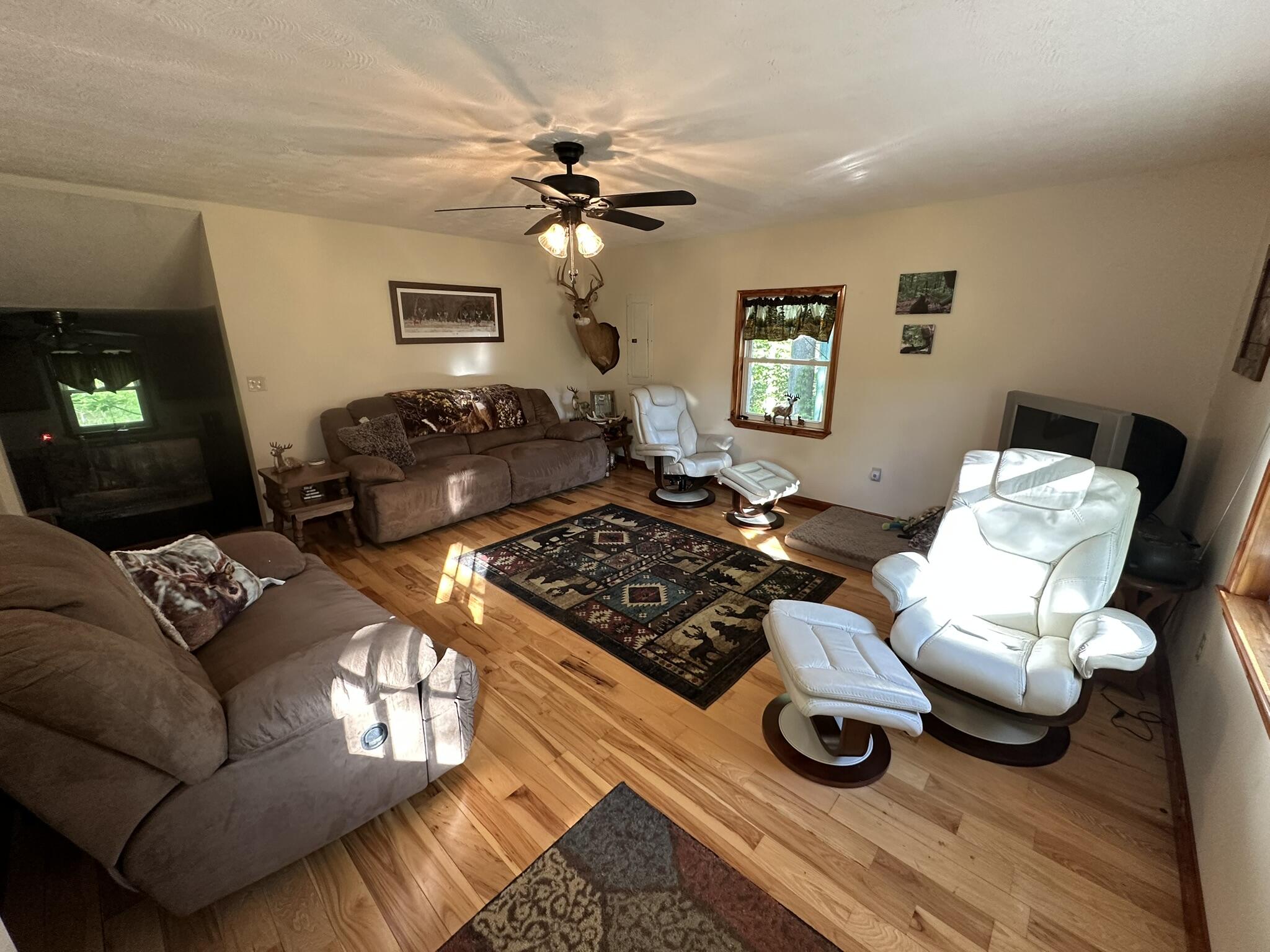 1170 E Doe Creek Road Property Photo 9