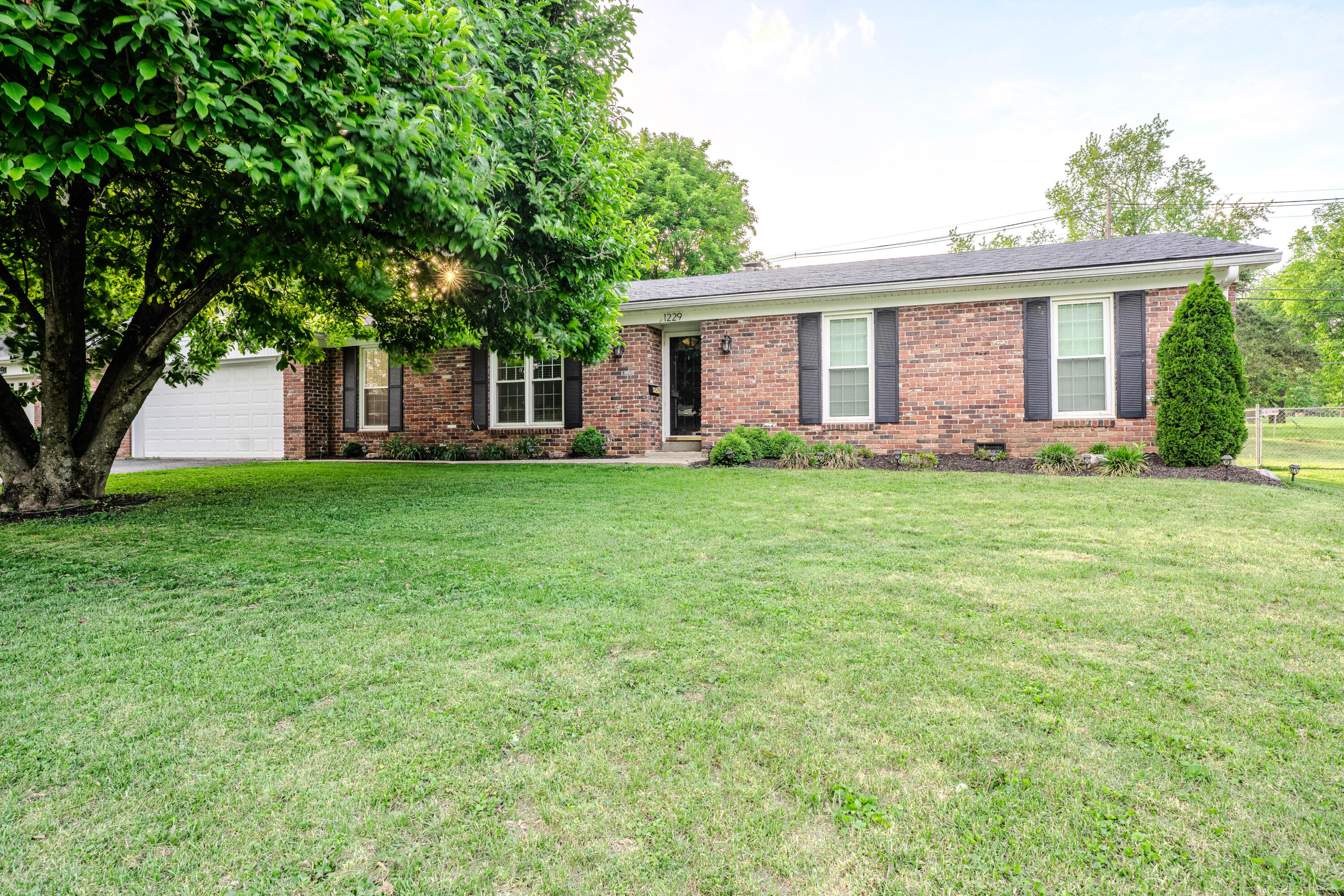 1229 Miami Trail Property Photo 2